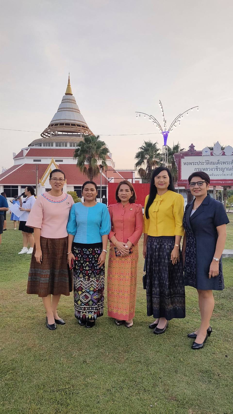 CDD KAN News : พัฒนาการจังหวัดกาญจนบุรี นำข้าราชการร่วมกิจกรรมสภากาแฟและมอบเงินสนับสนุนการจัดงานวันเด็กแห่งชาติ ปี 2567