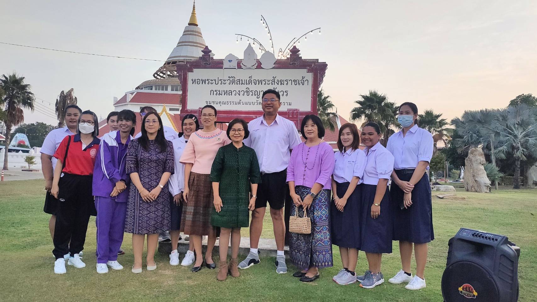 CDD KAN News : พัฒนาการจังหวัดกาญจนบุรี นำข้าราชการร่วมกิจกรรมสภากาแฟและมอบเงินสนับสนุนการจัดงานวันเด็กแห่งชาติ ปี 2567