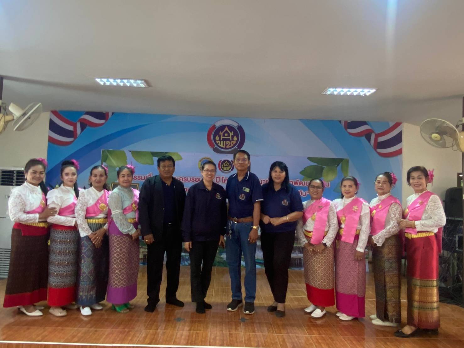 พช.กาญจนบุรี จัดกิจกรรม รวมพลัง อช. สานพลังแก้จน พัฒนาคนอย่างยั่งยืน เนื่องในวาระครบรอบ 55 ปี โครงการพัฒนาผู้นำอาสาพัฒนาชุมชน