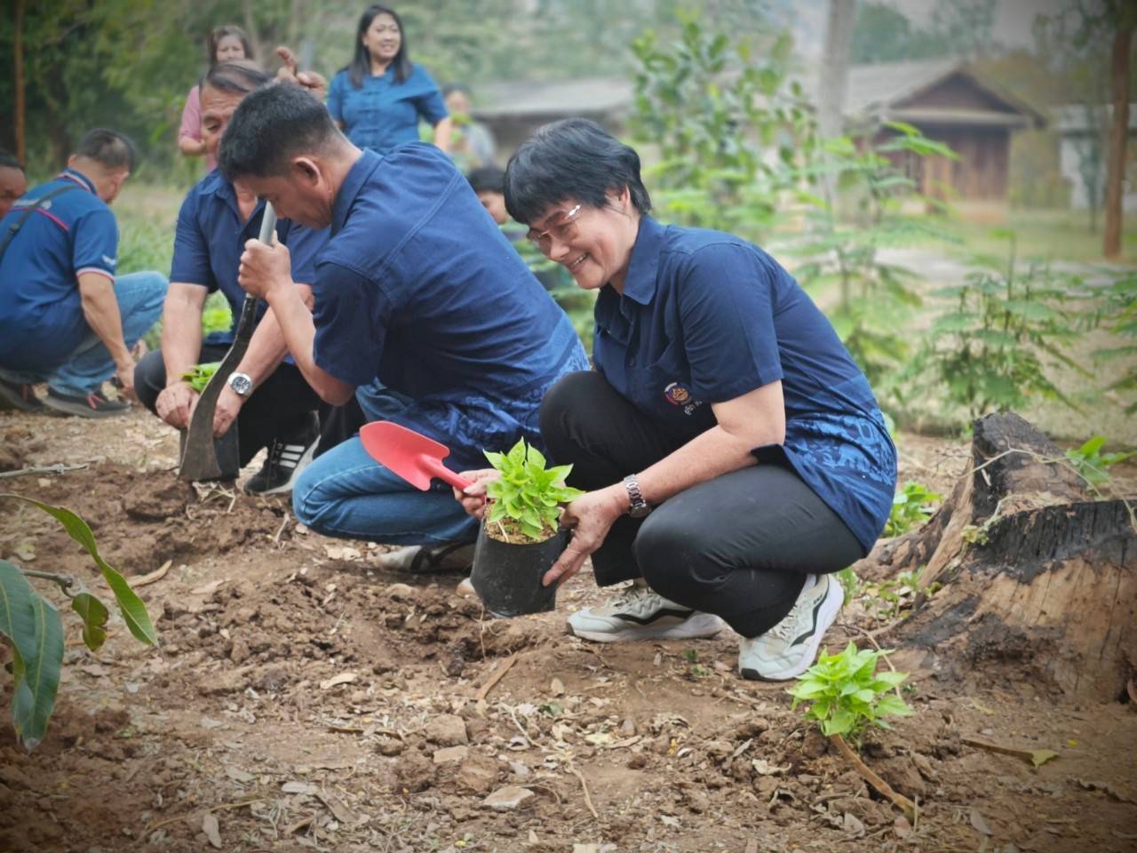 พช.กาญจนบุรี จัดกิจกรรม รวมพลัง อช. สานพลังแก้จน พัฒนาคนอย่างยั่งยืน เนื่องในวาระครบรอบ 55 ปี โครงการพัฒนาผู้นำอาสาพัฒนาชุมชน