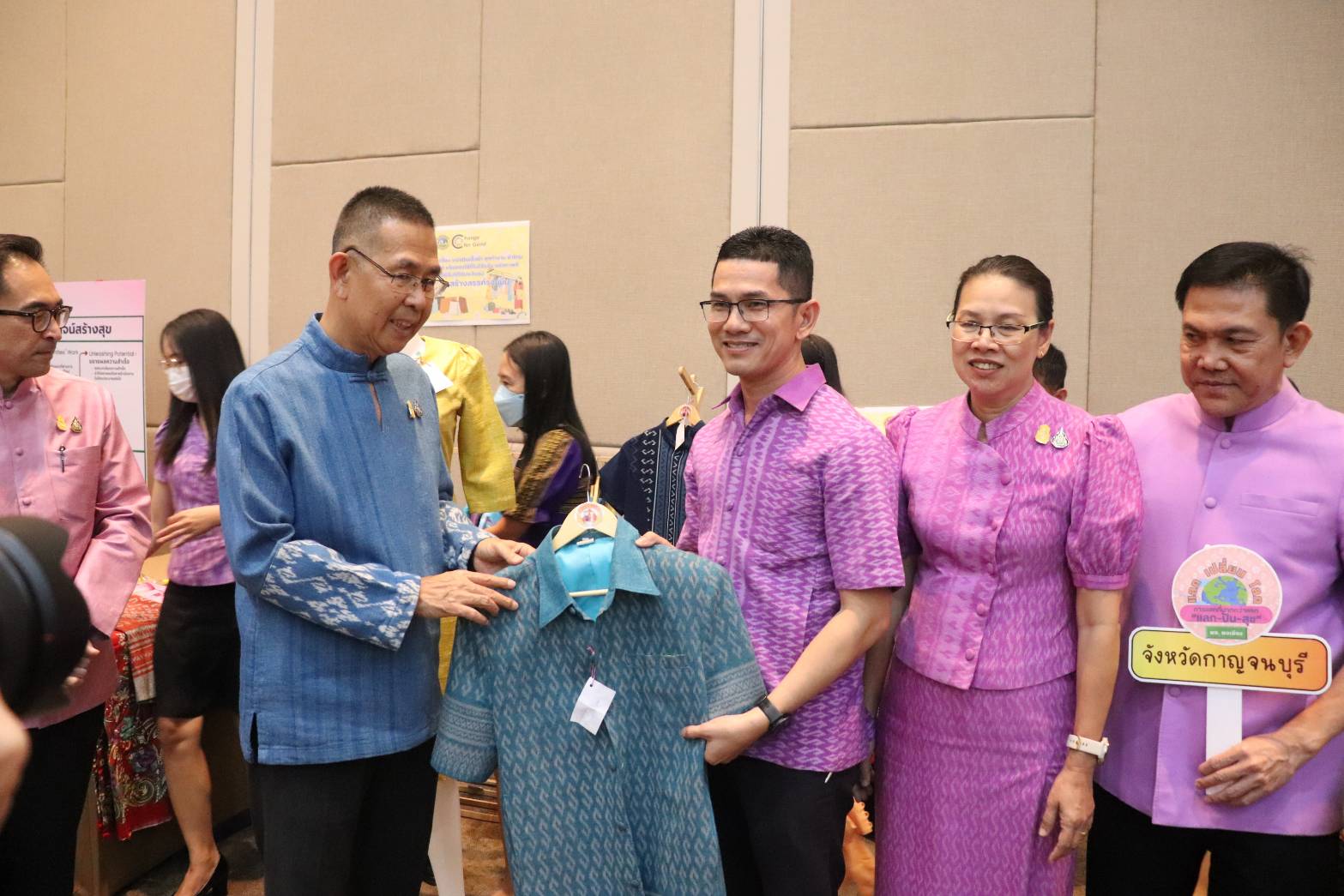 พจ.กาญจนบุรี นำข้าราชการในสังกัดร่วมรับมอบนโยบายและปลุกขวัญกำลังใจเจ้าหน้าที่ พช. เขตตรวจราชการที่ 3 จังหวัดภาคกลางตอนล่าง
