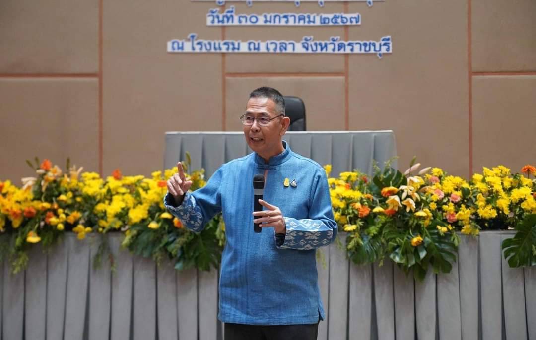 พจ.กาญจนบุรี นำข้าราชการในสังกัดร่วมรับมอบนโยบายและปลุกขวัญกำลังใจเจ้าหน้าที่ พช. เขตตรวจราชการที่ 3 จังหวัดภาคกลางตอนล่าง
