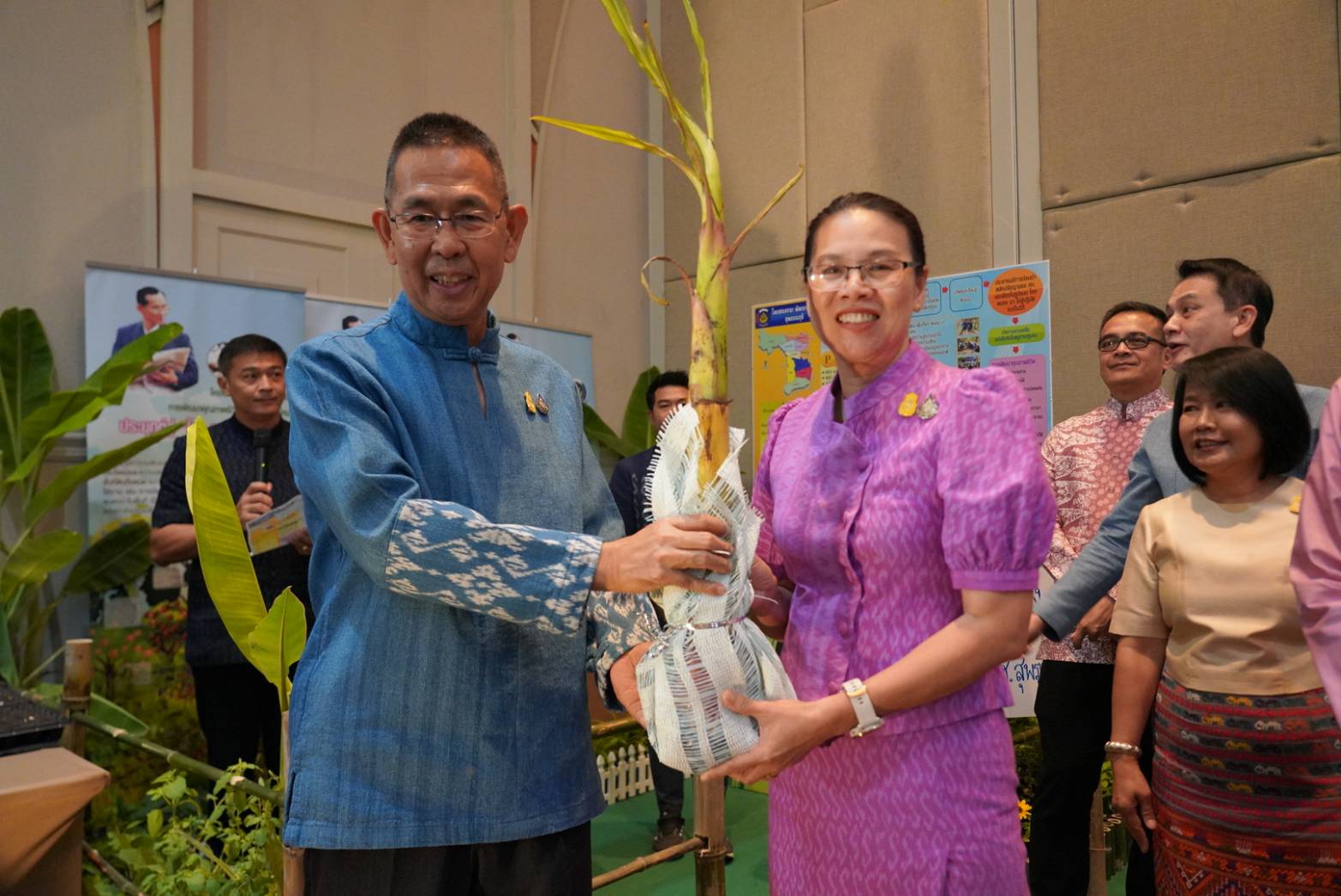 พจ.กาญจนบุรี นำข้าราชการในสังกัดร่วมรับมอบนโยบายและปลุกขวัญกำลังใจเจ้าหน้าที่ พช. เขตตรวจราชการที่ 3 จังหวัดภาคกลางตอนล่าง