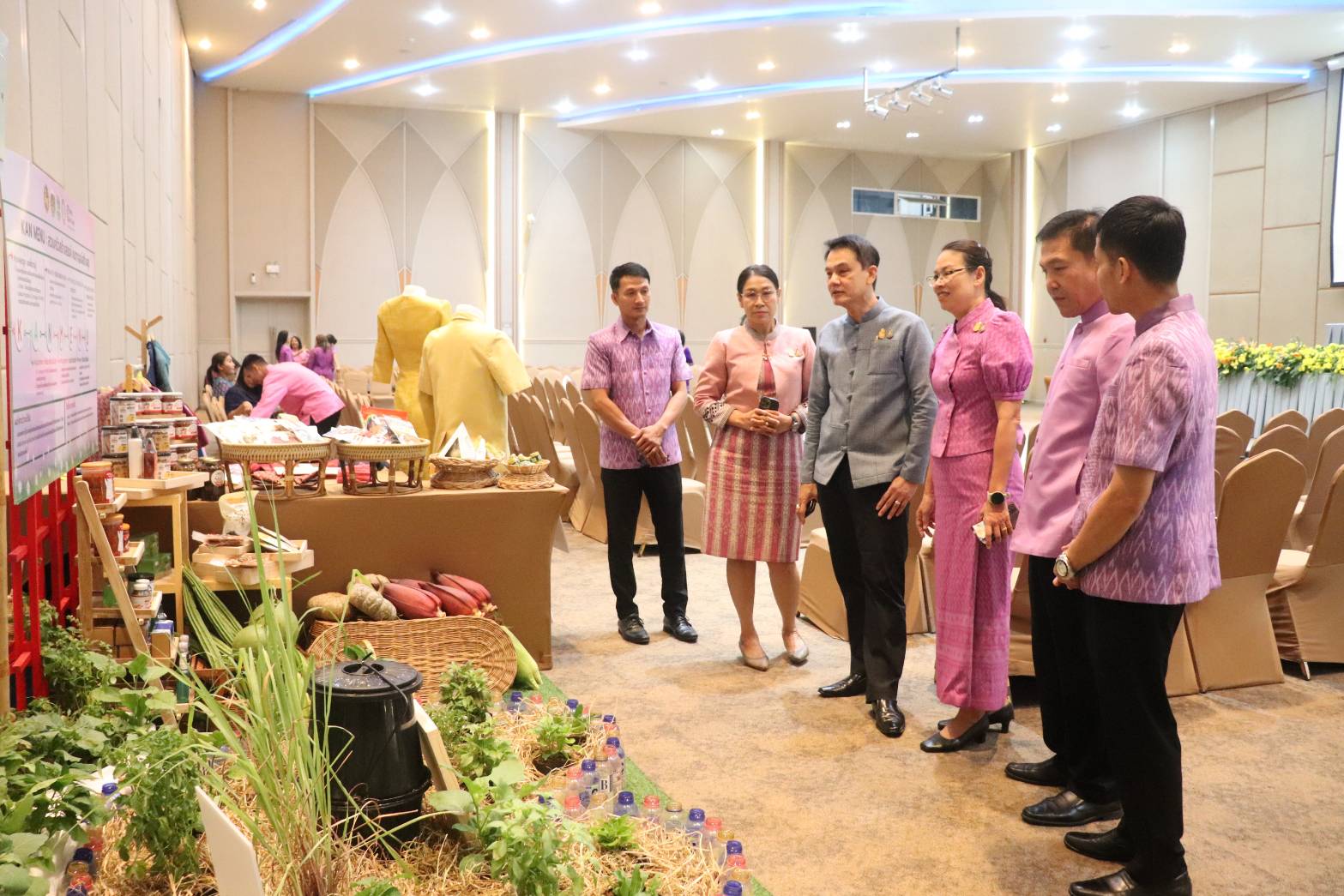 พจ.กาญจนบุรี นำข้าราชการในสังกัดร่วมรับมอบนโยบายและปลุกขวัญกำลังใจเจ้าหน้าที่ พช. เขตตรวจราชการที่ 3 จังหวัดภาคกลางตอนล่าง