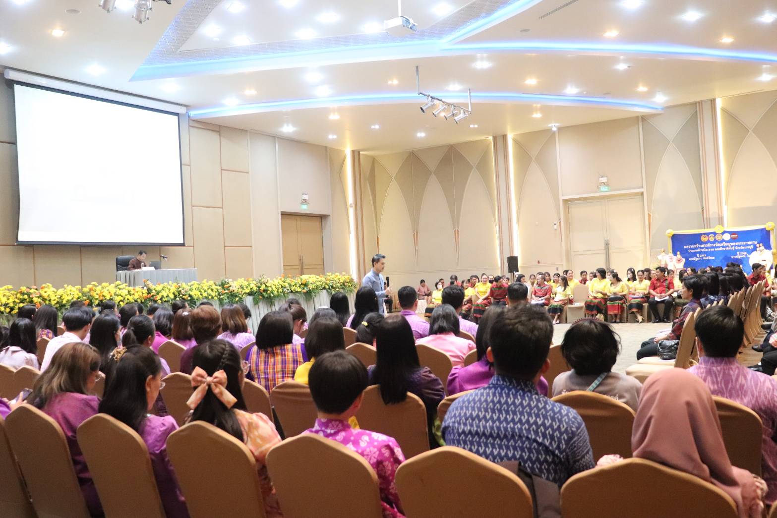 พจ.กาญจนบุรี นำข้าราชการในสังกัดร่วมรับมอบนโยบายและปลุกขวัญกำลังใจเจ้าหน้าที่ พช. เขตตรวจราชการที่ 3 จังหวัดภาคกลางตอนล่าง