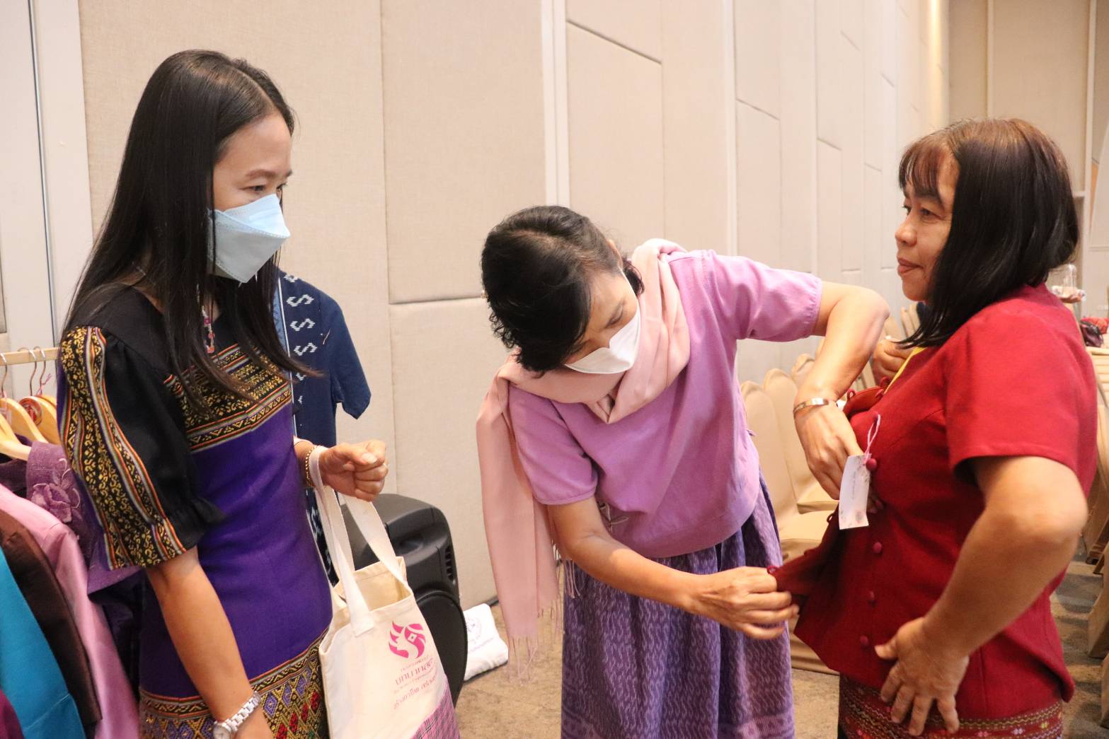 พจ.กาญจนบุรี นำข้าราชการในสังกัดร่วมรับมอบนโยบายและปลุกขวัญกำลังใจเจ้าหน้าที่ พช. เขตตรวจราชการที่ 3 จังหวัดภาคกลางตอนล่าง