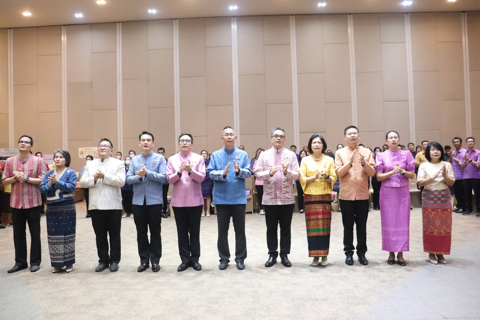 พจ.กาญจนบุรี นำข้าราชการในสังกัดร่วมรับมอบนโยบายและปลุกขวัญกำลังใจเจ้าหน้าที่ พช. เขตตรวจราชการที่ 3 จังหวัดภาคกลางตอนล่าง