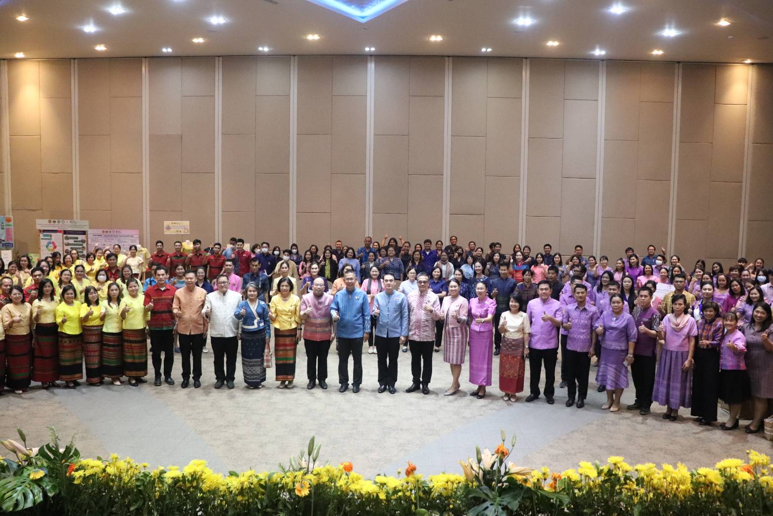 พจ.กาญจนบุรี นำข้าราชการในสังกัดร่วมรับมอบนโยบายและปลุกขวัญกำลังใจเจ้าหน้าที่ พช. เขตตรวจราชการที่ 3 จังหวัดภาคกลางตอนล่าง