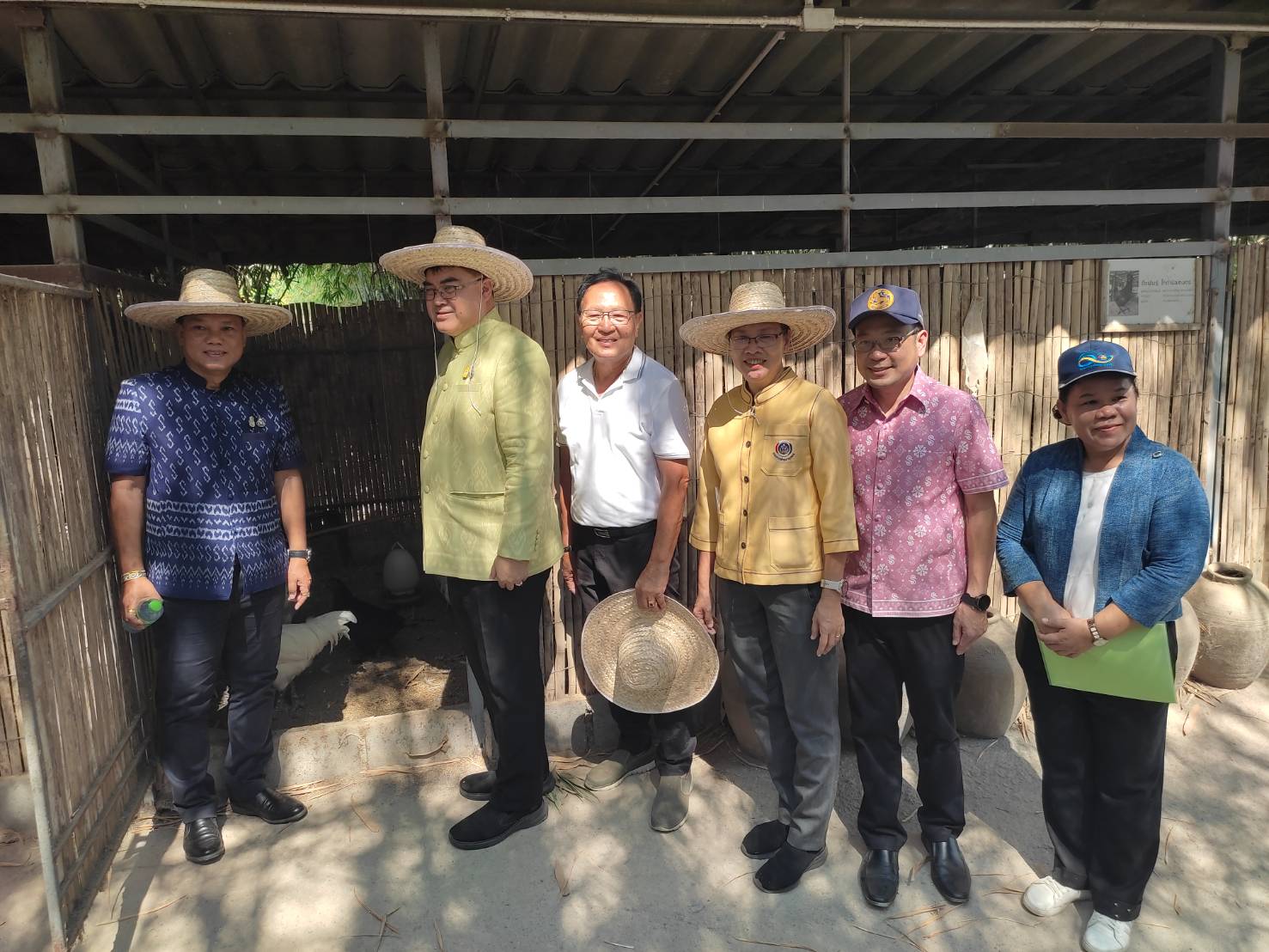 พช.กาญจนบุรี รับการตรวจราชการจากผู้ตรวจ มท. ทั้งนี้ยกนิ้วชื่นชม! แปลง“โคก หนอง นา โมเดล” จ.กาญจนบุรี สามารถสร้างประโยชน์ต่อประชาชน และเป็นต้นแบบอย่างแท้จริง
