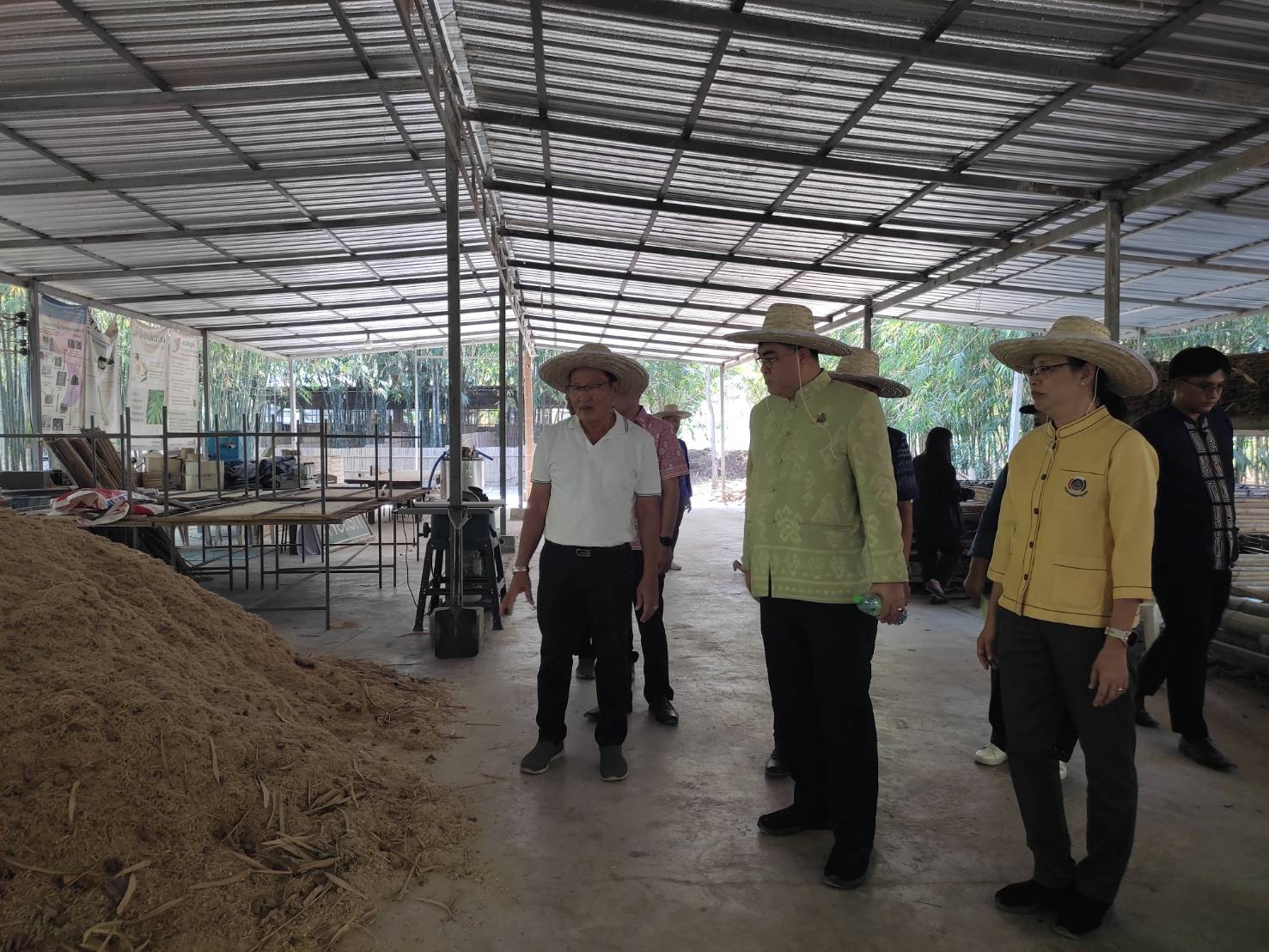 พช.กาญจนบุรี รับการตรวจราชการจากผู้ตรวจ มท. ทั้งนี้ยกนิ้วชื่นชม! แปลง“โคก หนอง นา โมเดล” จ.กาญจนบุรี สามารถสร้างประโยชน์ต่อประชาชน และเป็นต้นแบบอย่างแท้จริง