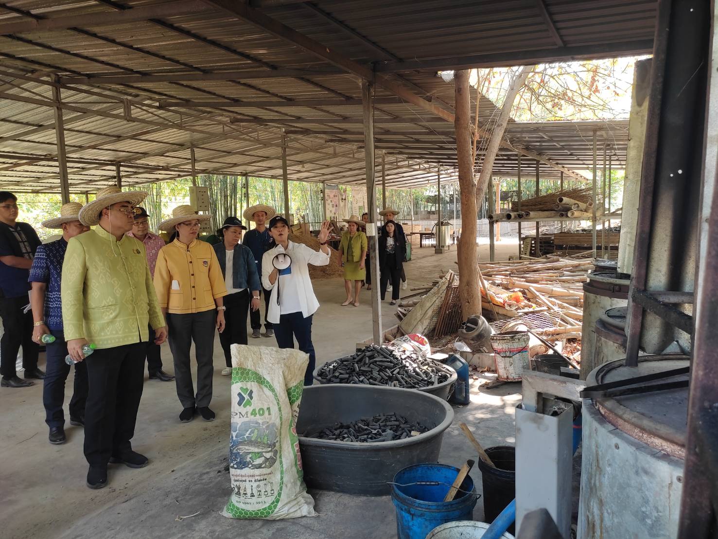 พช.กาญจนบุรี รับการตรวจราชการจากผู้ตรวจ มท. ทั้งนี้ยกนิ้วชื่นชม! แปลง“โคก หนอง นา โมเดล” จ.กาญจนบุรี สามารถสร้างประโยชน์ต่อประชาชน และเป็นต้นแบบอย่างแท้จริง