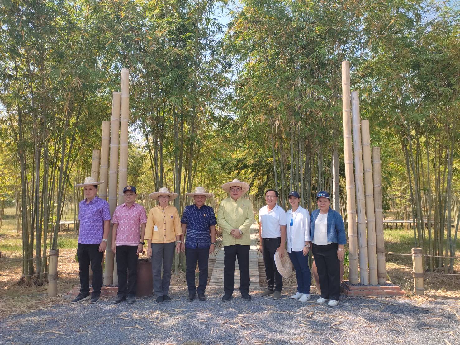 พช.กาญจนบุรี รับการตรวจราชการจากผู้ตรวจ มท. ทั้งนี้ยกนิ้วชื่นชม! แปลง“โคก หนอง นา โมเดล” จ.กาญจนบุรี สามารถสร้างประโยชน์ต่อประชาชน และเป็นต้นแบบอย่างแท้จริง