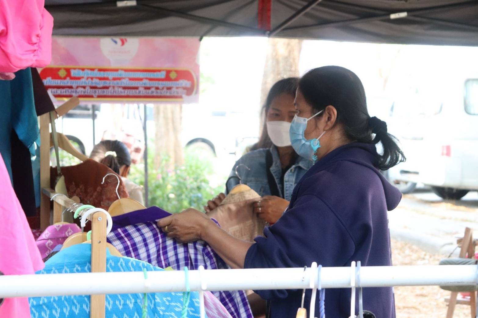 พช.กาญจนบุรี ขับเคลื่อนองค์กรคุณธรรม พช.พอเพียง “แลก เปลี่ยน โลก” จับมือหน่วยงานภาคีเครือข่ายขยายผลสู่ชุมชน ผลักดันคนทุกวัย ร่วมใจใส่ผ้าไทยให้สนุก