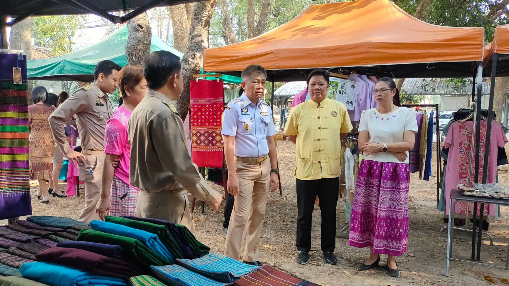 พช.กาญจนบุรี ขับเคลื่อนองค์กรคุณธรรม พช.พอเพียง “แลก เปลี่ยน โลก” จับมือหน่วยงานภาคีเครือข่ายขยายผลสู่ชุมชน ผลักดันคนทุกวัย ร่วมใจใส่ผ้าไทยให้สนุก