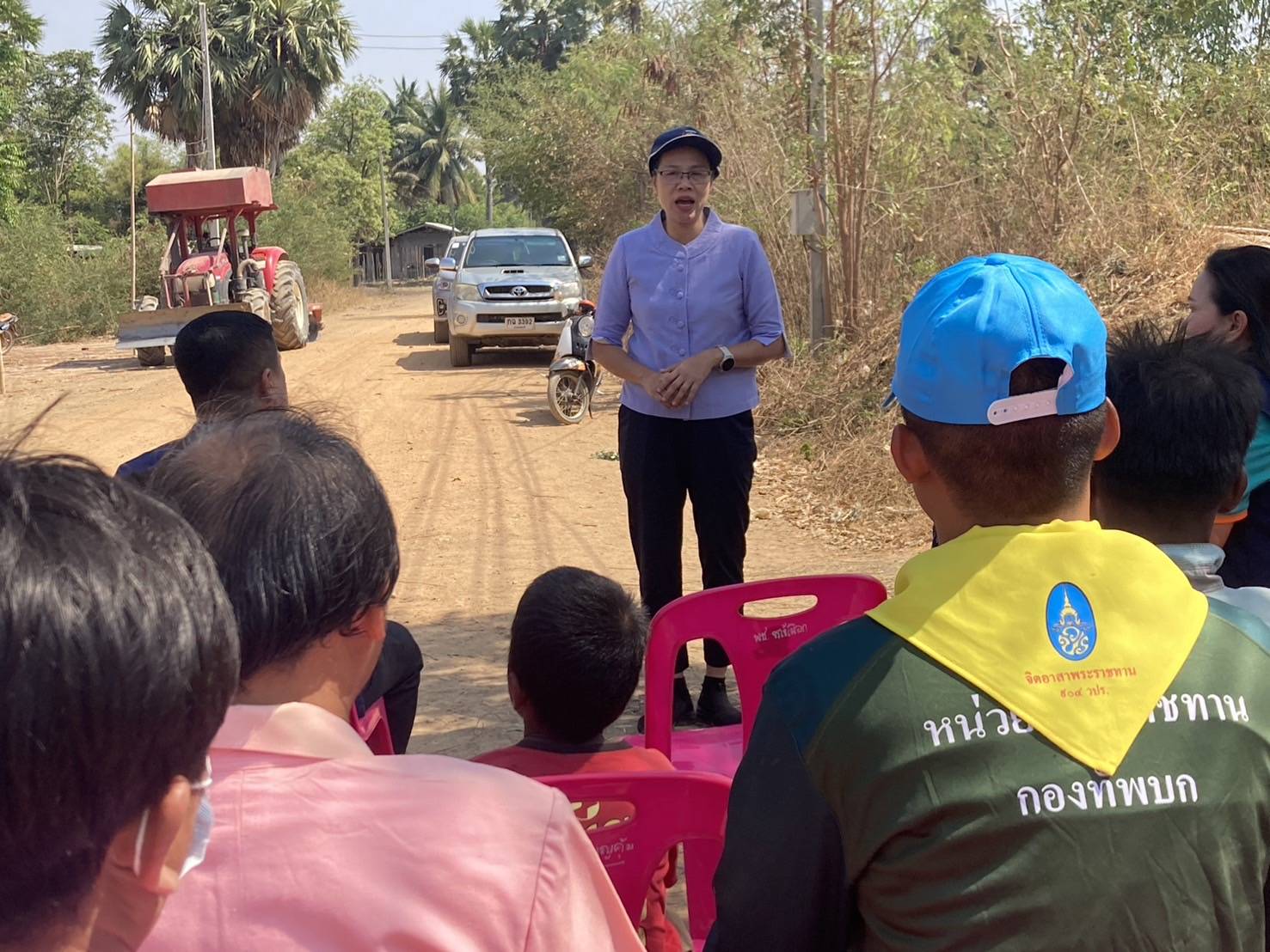พช.กาญจนบุรี ลุย!! บูรณาการความช่วยเหลือพัฒนาคุณภาพชีวิตประชาชน พร้อมติดตามการขับเคลื่อนศูนย์เรียนรู้เศษฐกิจพอเพียง และศูนย์เรียนรู้โคก หนอง นา ในพื้นที่อำเภอด่านมะขามเตี้ย