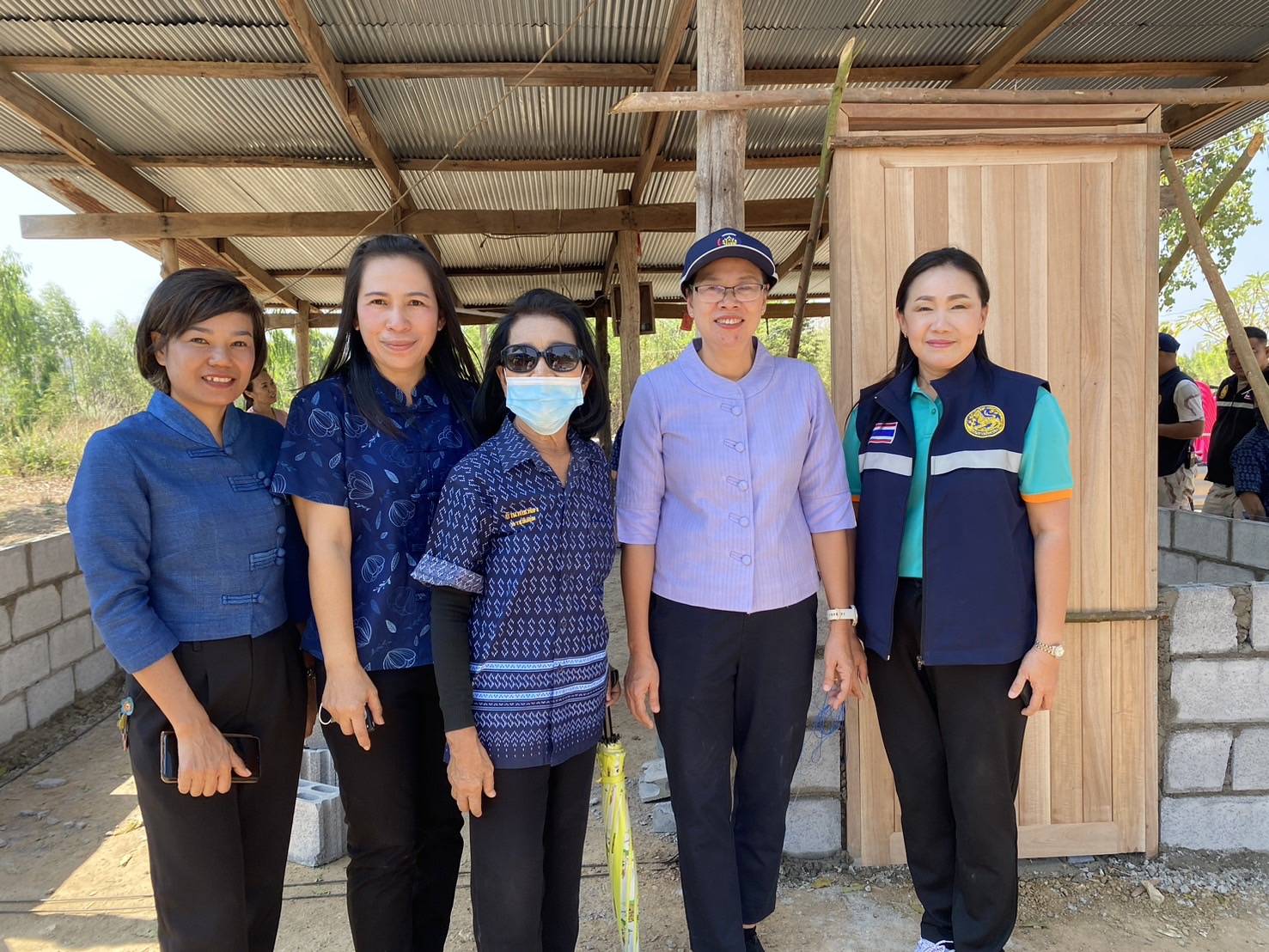 พช.กาญจนบุรี ลุย!! บูรณาการความช่วยเหลือพัฒนาคุณภาพชีวิตประชาชน พร้อมติดตามการขับเคลื่อนศูนย์เรียนรู้เศษฐกิจพอเพียง และศูนย์เรียนรู้โคก หนอง นา ในพื้นที่อำเภอด่านมะขามเตี้ย