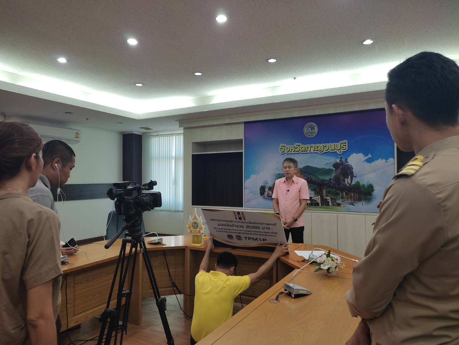 จังหวัดกาญจน์ บันทึกวิดีโอ ถอดบทเรียนความสำเร็จ การน้อมนำแนวพระราชดำริของสมเด็จพระกนิษฐาธิราชเจ้า กรมสมเด็จพระเทพรัตนราชสุดาฯ สยามบรมราชกุมารี สู่ปฏิบัติการปลูกผักสวนครัว เพื่อสร้างความมั่นคงทางอาหาร
