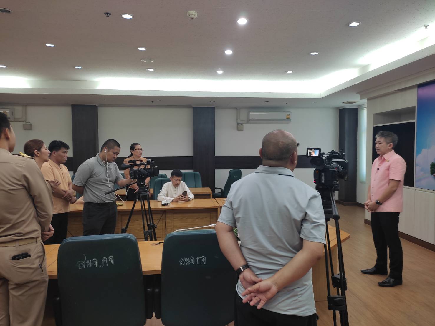 จังหวัดกาญจน์ บันทึกวิดีโอ ถอดบทเรียนความสำเร็จ การน้อมนำแนวพระราชดำริของสมเด็จพระกนิษฐาธิราชเจ้า กรมสมเด็จพระเทพรัตนราชสุดาฯ สยามบรมราชกุมารี สู่ปฏิบัติการปลูกผักสวนครัว เพื่อสร้างความมั่นคงทางอาหาร