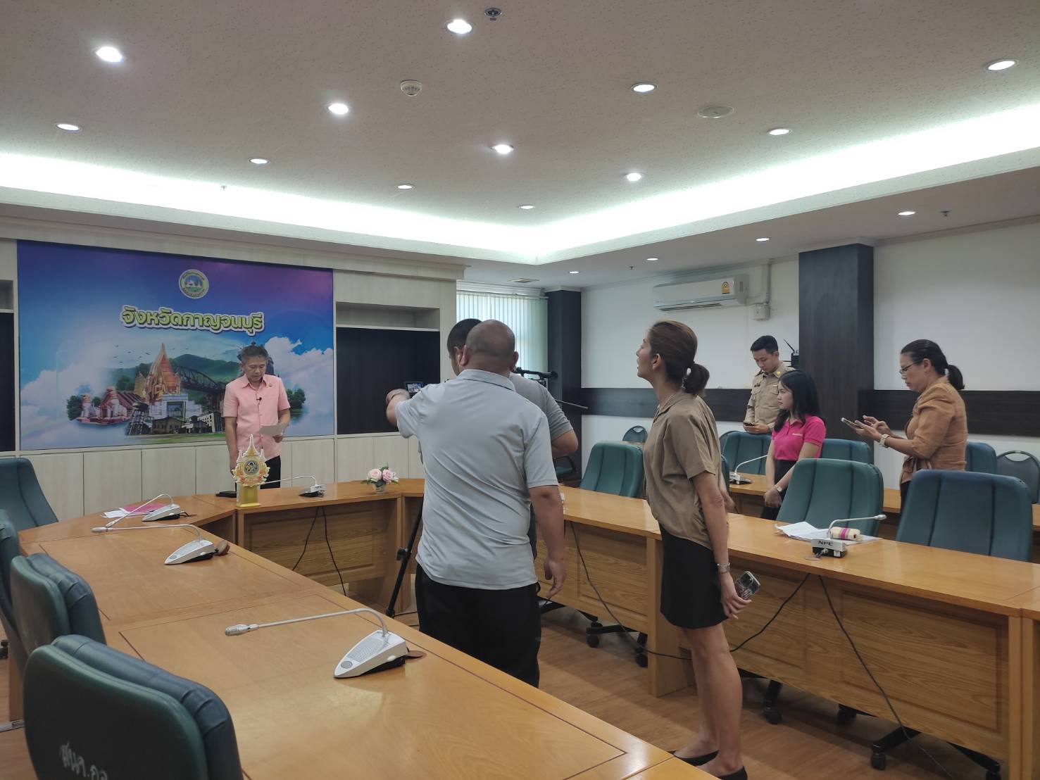 จังหวัดกาญจน์ บันทึกวิดีโอ ถอดบทเรียนความสำเร็จ การน้อมนำแนวพระราชดำริของสมเด็จพระกนิษฐาธิราชเจ้า กรมสมเด็จพระเทพรัตนราชสุดาฯ สยามบรมราชกุมารี สู่ปฏิบัติการปลูกผักสวนครัว เพื่อสร้างความมั่นคงทางอาหาร