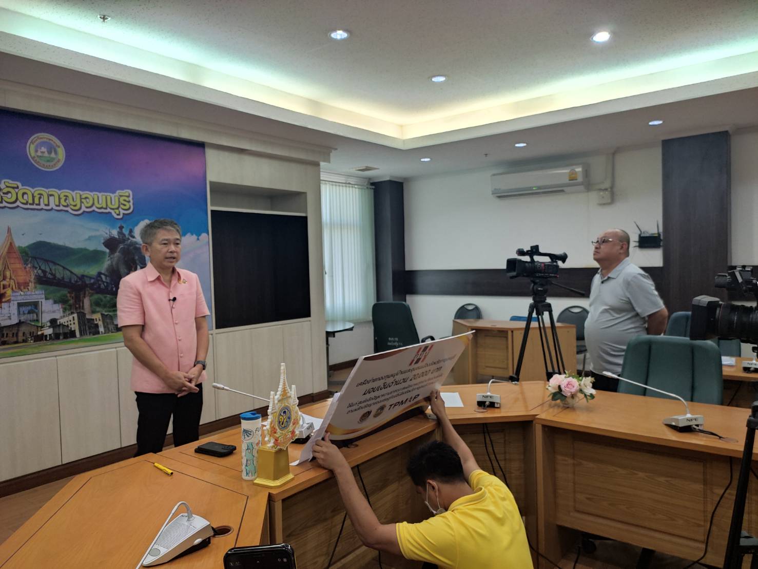 จังหวัดกาญจน์ บันทึกวิดีโอ ถอดบทเรียนความสำเร็จ การน้อมนำแนวพระราชดำริของสมเด็จพระกนิษฐาธิราชเจ้า กรมสมเด็จพระเทพรัตนราชสุดาฯ สยามบรมราชกุมารี สู่ปฏิบัติการปลูกผักสวนครัว เพื่อสร้างความมั่นคงทางอาหาร