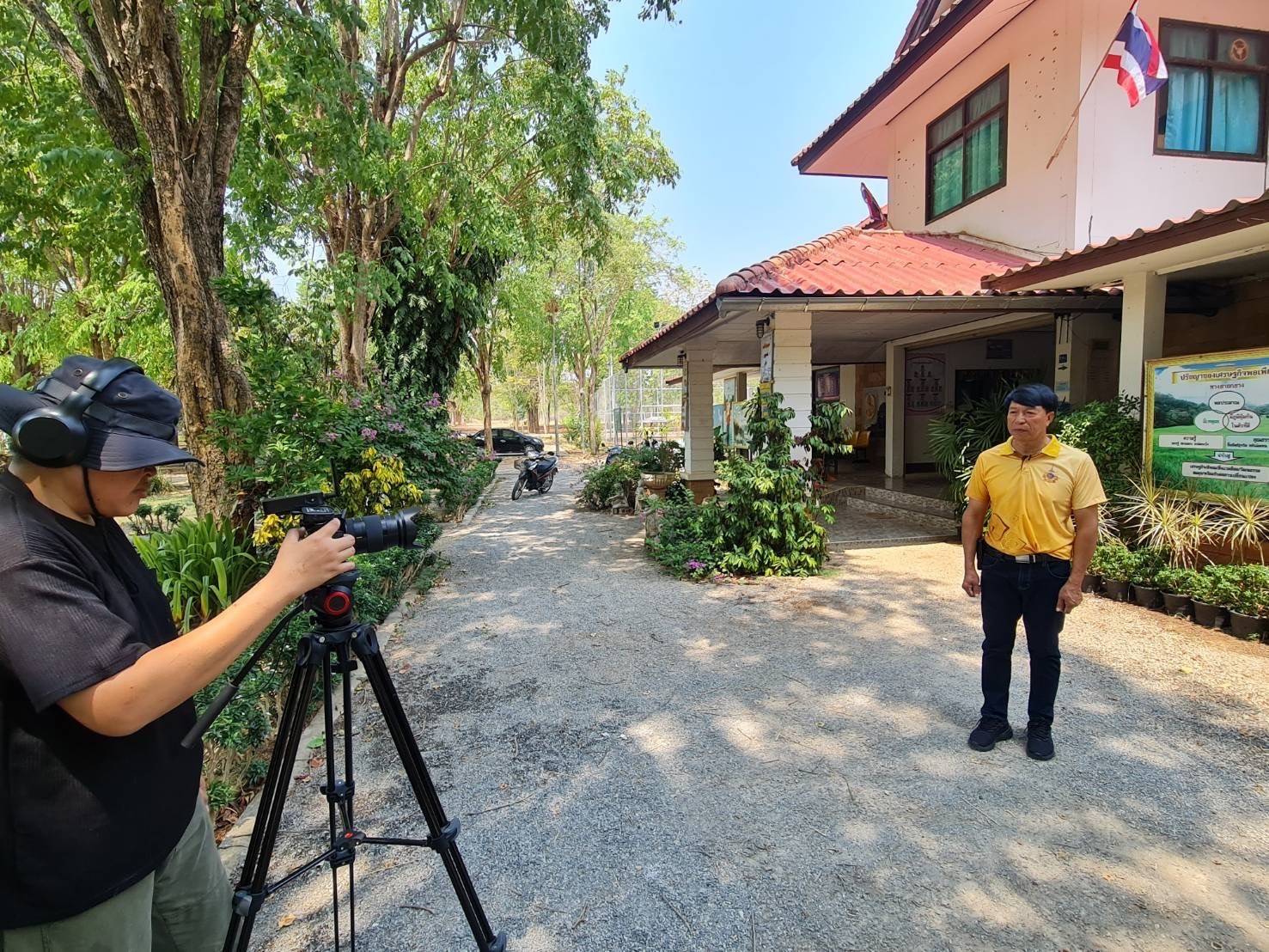 จังหวัดกาญจน์ บันทึกวิดีโอ ถอดบทเรียนความสำเร็จ การน้อมนำแนวพระราชดำริของสมเด็จพระกนิษฐาธิราชเจ้า กรมสมเด็จพระเทพรัตนราชสุดาฯ สยามบรมราชกุมารี สู่ปฏิบัติการปลูกผักสวนครัว เพื่อสร้างความมั่นคงทางอาหาร