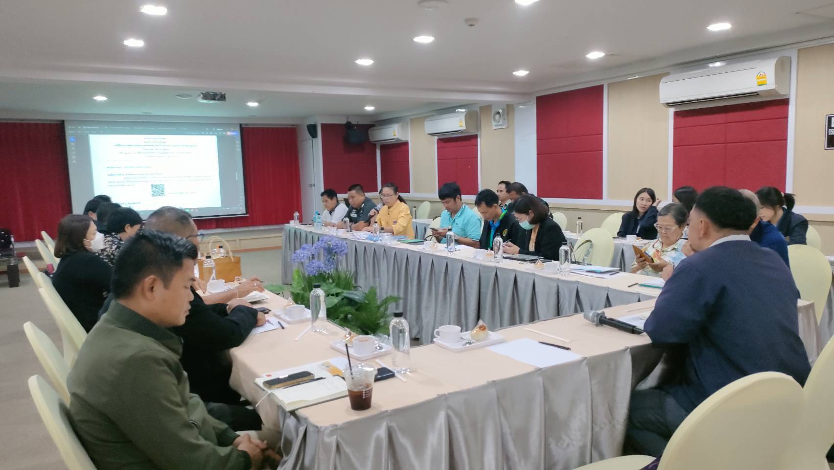 พช. กาญจนบุรี ร่วมประชุมคณะทำงานด้านเศรษฐกิจ ตามโครงการพัฒนาชุมชนในเขตรักษาพันธุ์สัตว์ป่า และอุทยานแห่งชาติจังหวัดกาญจนบุรี ภายใต้มูลนิธิภูบดินทร์ ในพระบรมราชูปถัมภ์