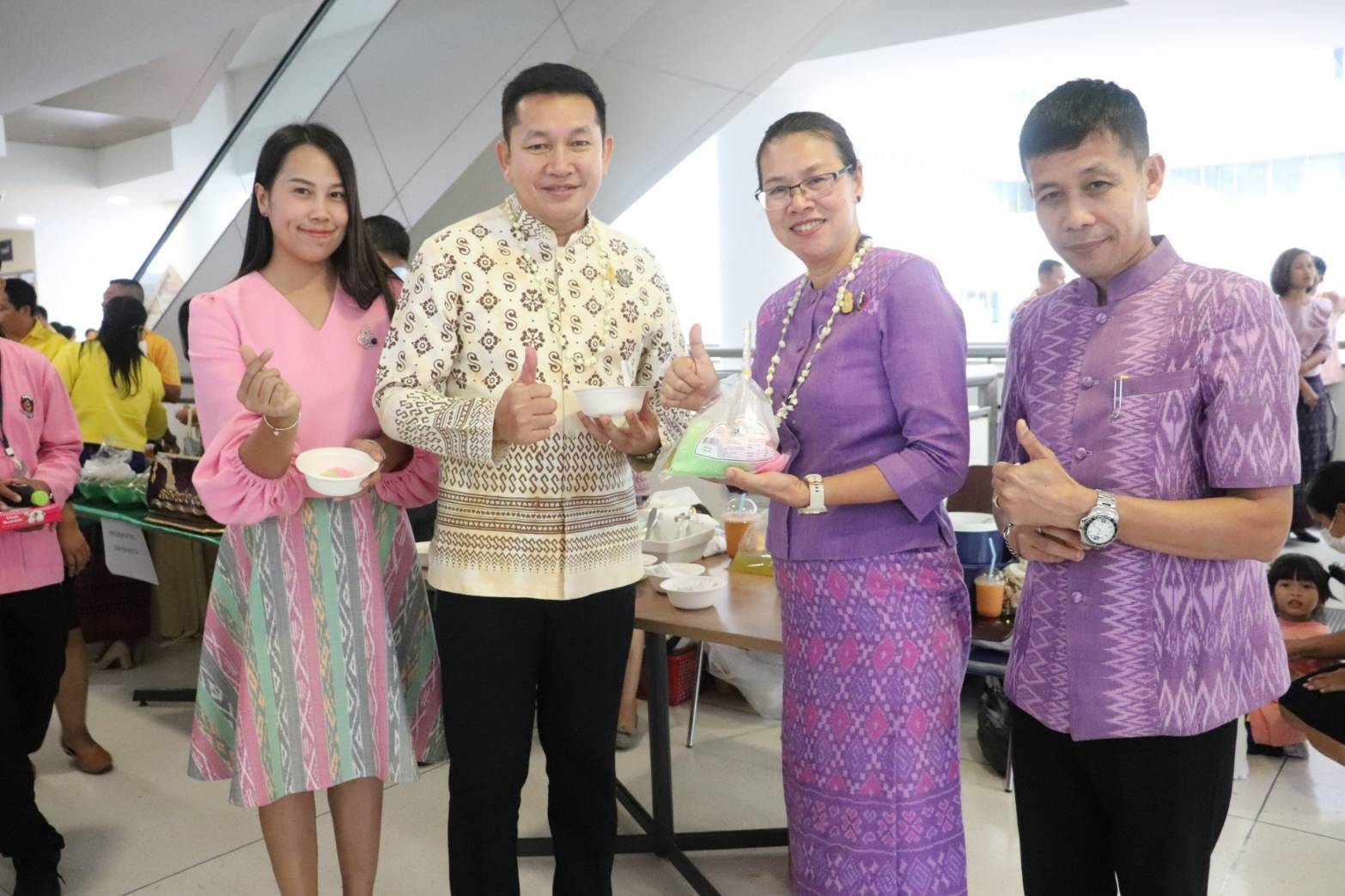 พช.กาญจนบุรี ร่วมกิจกรรม “Happy Family สืบสาน สงกรานต์ ตำนาน พช.” สืบสานประเพณีและวัฒนธรรมไทย เนื่องในเทศกาลสงกรานต์ ประจำปี 2567