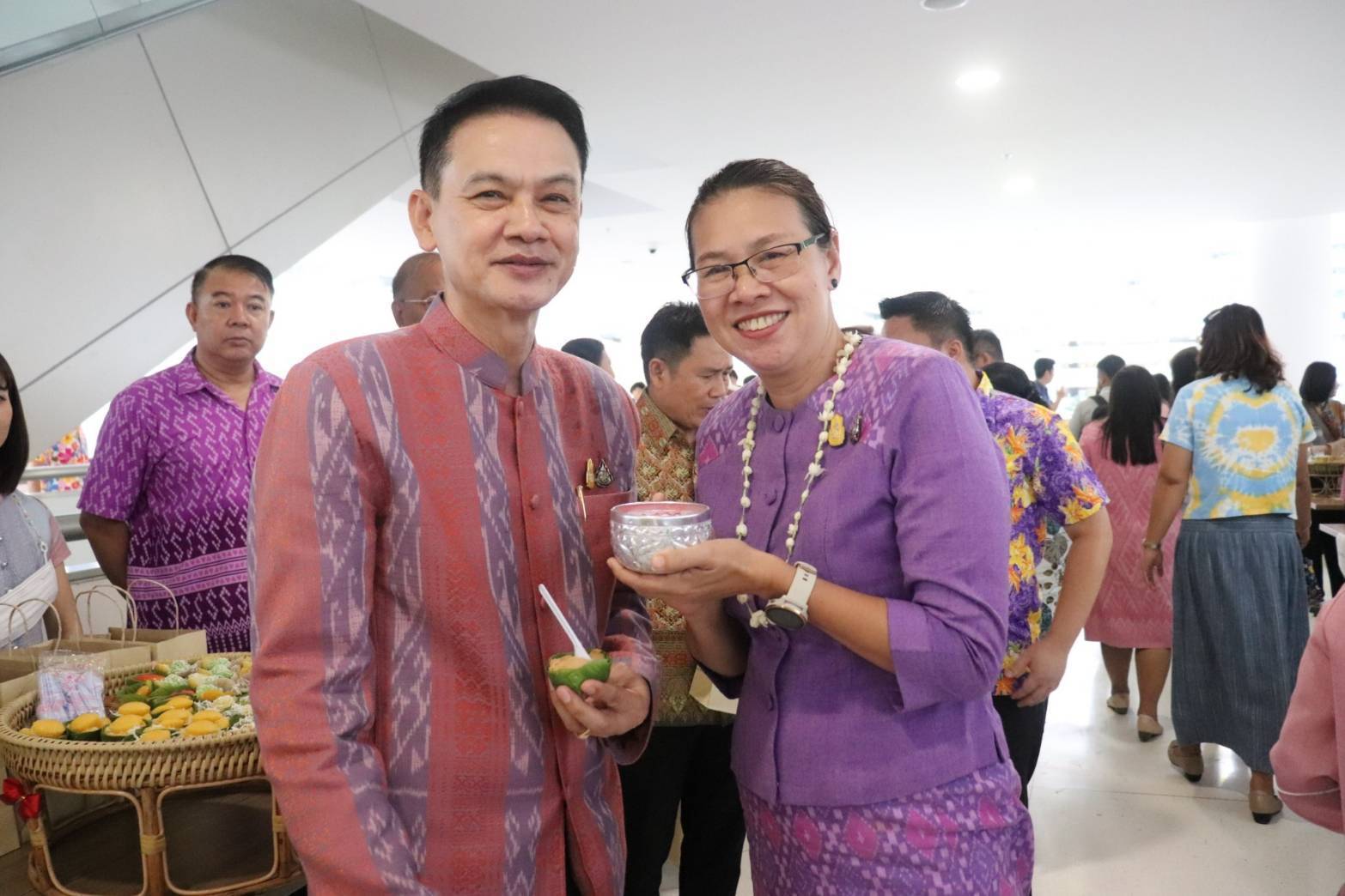 พช.กาญจนบุรี ร่วมกิจกรรม “Happy Family สืบสาน สงกรานต์ ตำนาน พช.” สืบสานประเพณีและวัฒนธรรมไทย เนื่องในเทศกาลสงกรานต์ ประจำปี 2567