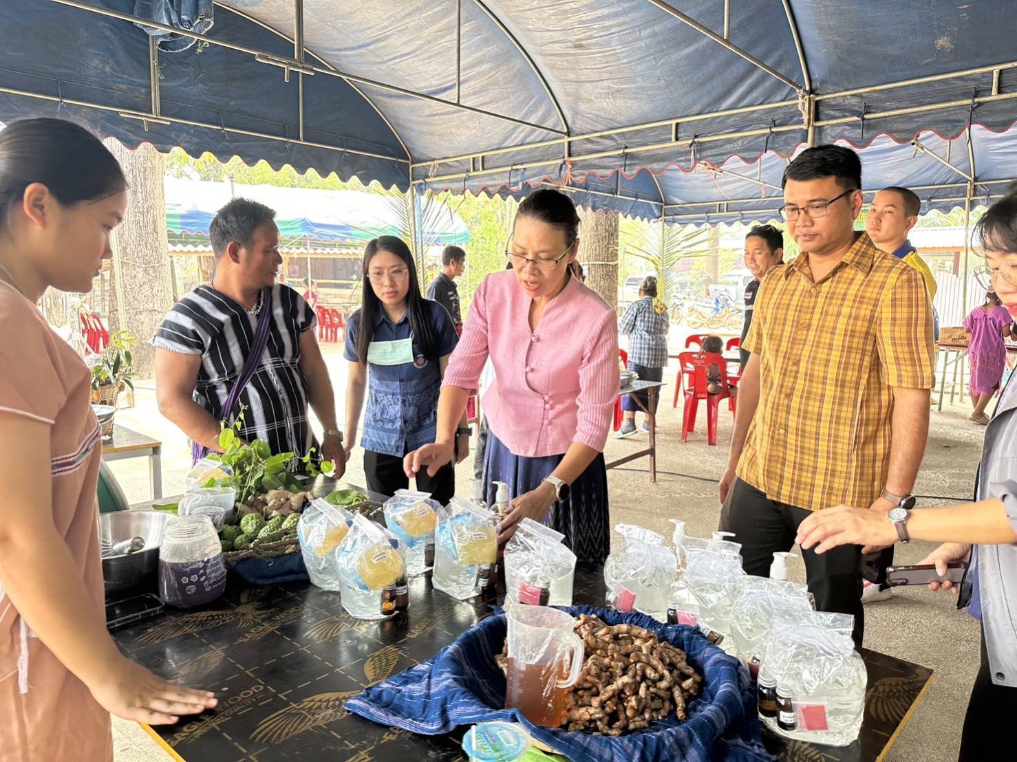 พช. กาญจนบุรี เปิดโครงการส่งเสริมการท่องเที่ยวชุมชน ภายใต้กิจกรรมส่งเสริมการเรียนรู้ที่นักท่องเที่ยวลงมือปฎิบัติ (D-HOPE) ของหมู่บ้านท่องเที่ยวนวัตวิถีบ้านแม่กระบุง