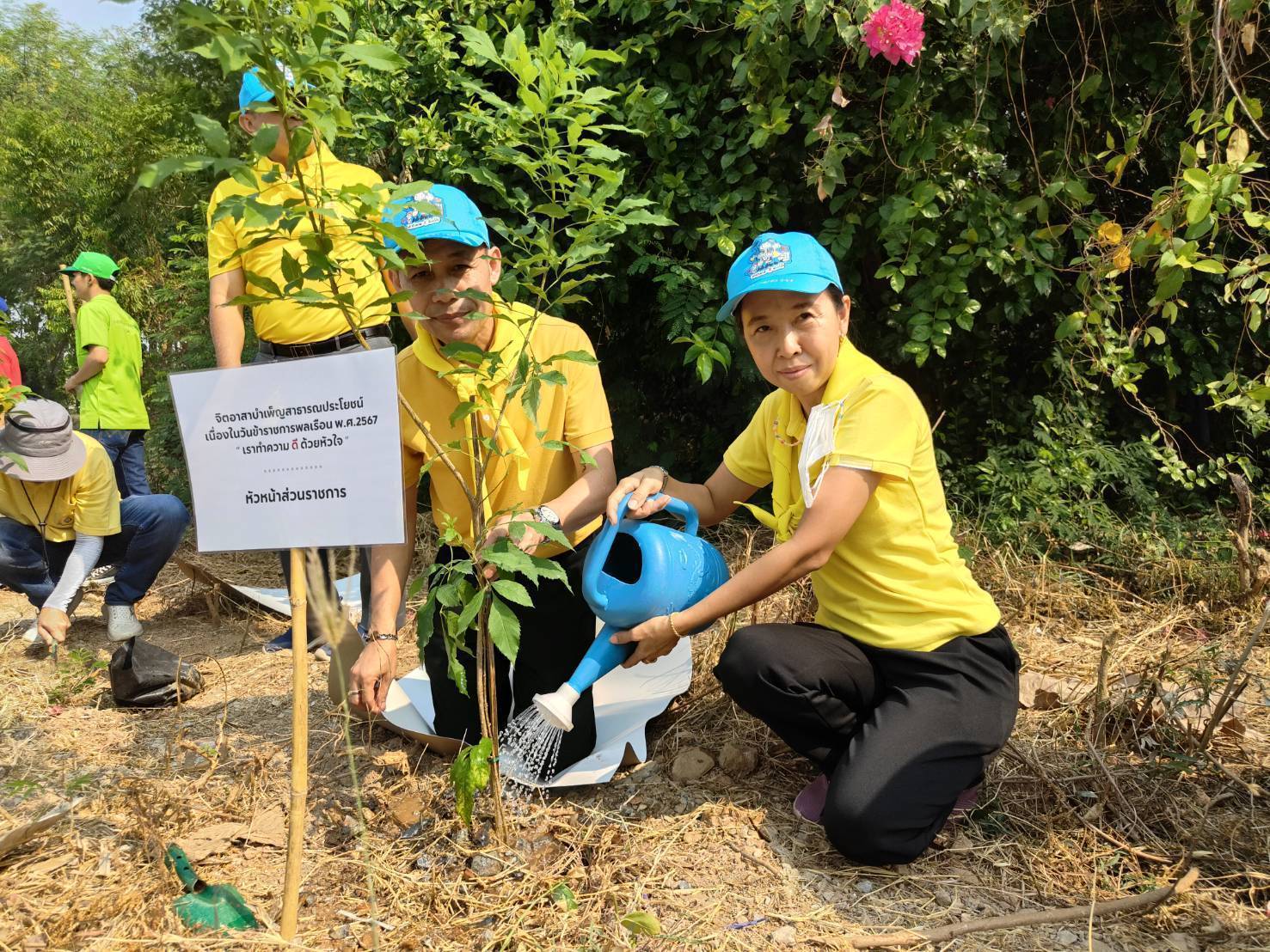 พช. กาญจนบุรี ร่วมกิจกรรมจิตอาสาบำเพ็ญสาธารณประโยชน์ เนื่องในวันข้าราชการพลเรือน พ.ศ.2567