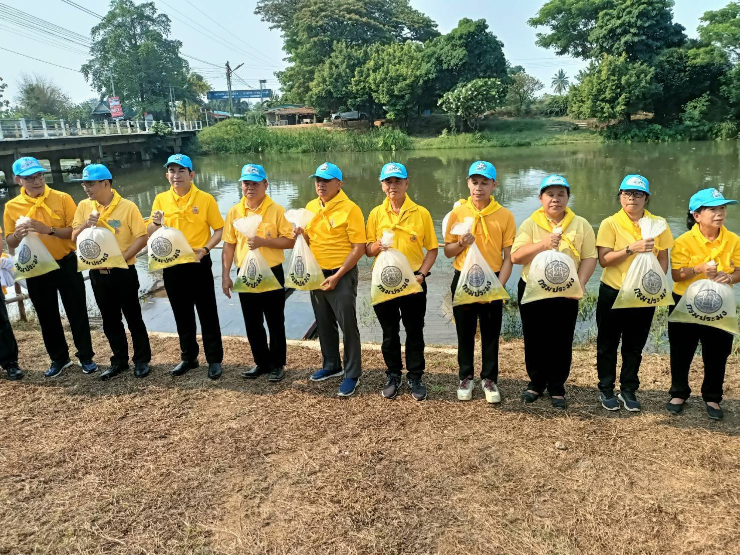 พช. กาญจนบุรี ร่วมกิจกรรมจิตอาสาบำเพ็ญสาธารณประโยชน์ เนื่องในวันข้าราชการพลเรือน พ.ศ.2567