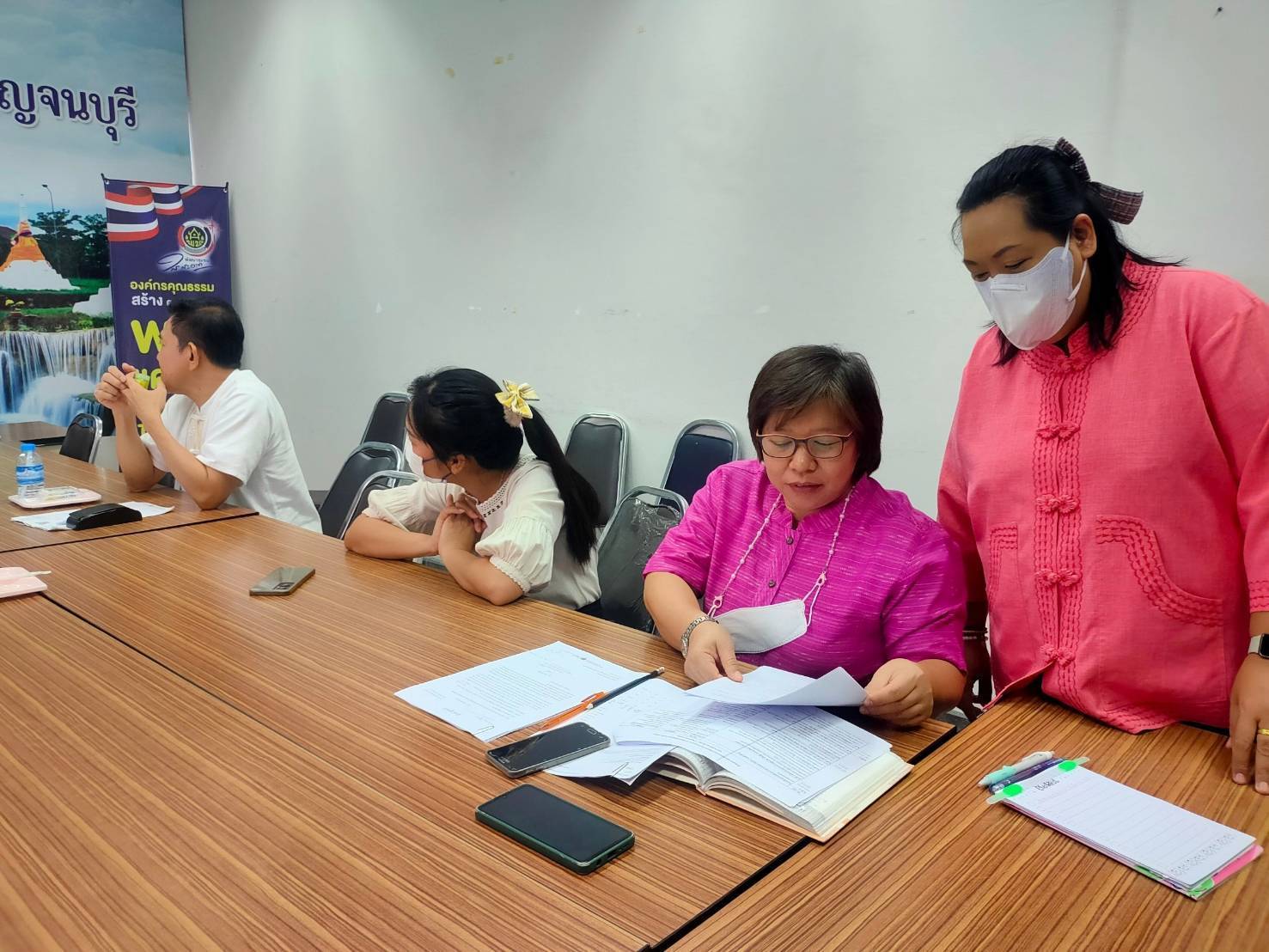 พช. กาญจนบุรี รับการตรวจสอบการดำเนินงาน ( Performance Audit) กองทุนพัฒนาบทบาทสตรี ประจำปี 2567 พร้อมลงพื้นที่กลุ่มเป้าหมาย