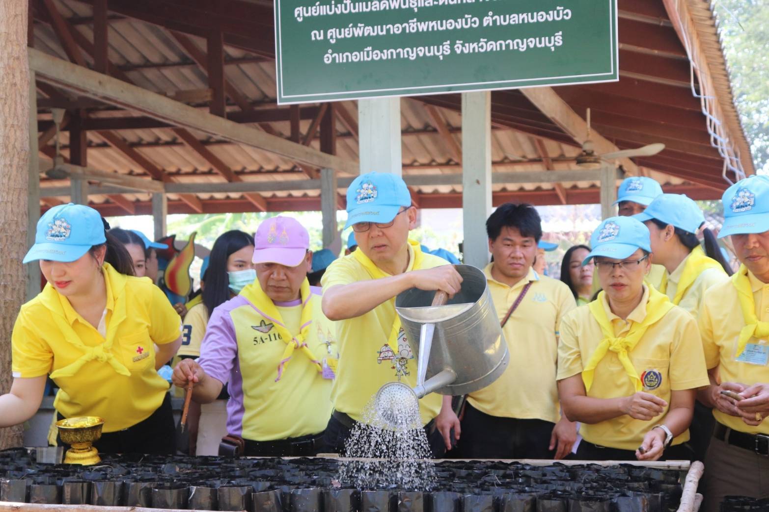 จังหวัดกาญจนบุรี จัดกิจกรรมจิตอาสาพัฒนา Kick Off  “โครงการพัฒนาพื้นที่ต้นแบบ เพื่อพัฒนาคุณภาพชีวิตแบบอารยเกษตร ตามแนวพระราชดำริ ศูนย์พัฒนาอาชีพหนองบัว อำเภอเมืองกาญจนบุรี จังหวัดกาญจนบุรี” เนื่องในวันคล้ายวันพระราชสมภพ สมเด็จพระกนิษฐาธิราชเจ้า กรมสมเด็จพระเทพรัตนราชสุดา ฯ สยามบรมราชกุมารี