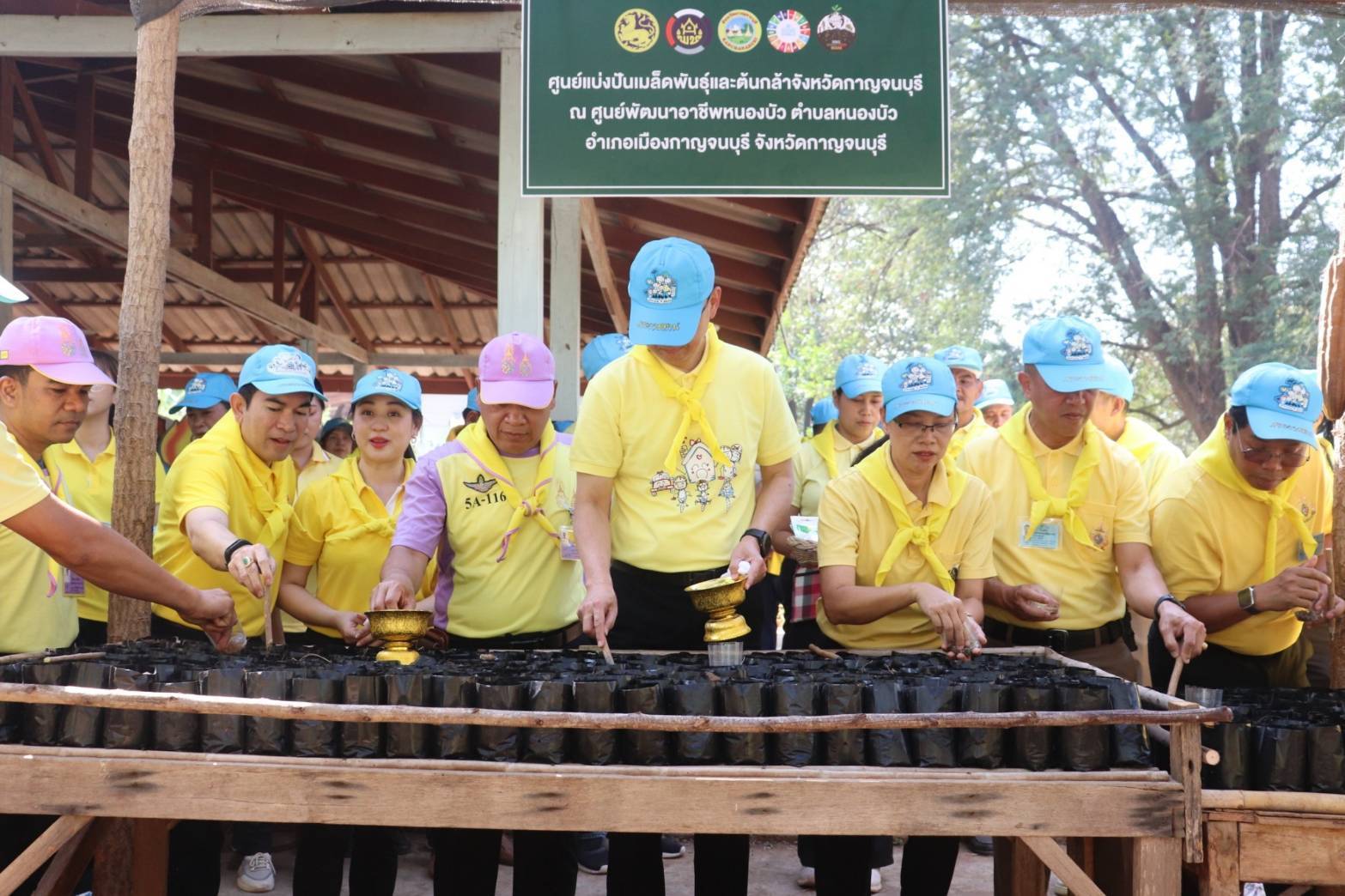จังหวัดกาญจนบุรี จัดกิจกรรมจิตอาสาพัฒนา Kick Off  “โครงการพัฒนาพื้นที่ต้นแบบ เพื่อพัฒนาคุณภาพชีวิตแบบอารยเกษตร ตามแนวพระราชดำริ ศูนย์พัฒนาอาชีพหนองบัว อำเภอเมืองกาญจนบุรี จังหวัดกาญจนบุรี” เนื่องในวันคล้ายวันพระราชสมภพ สมเด็จพระกนิษฐาธิราชเจ้า กรมสมเด็จพระเทพรัตนราชสุดา ฯ สยามบรมราชกุมารี