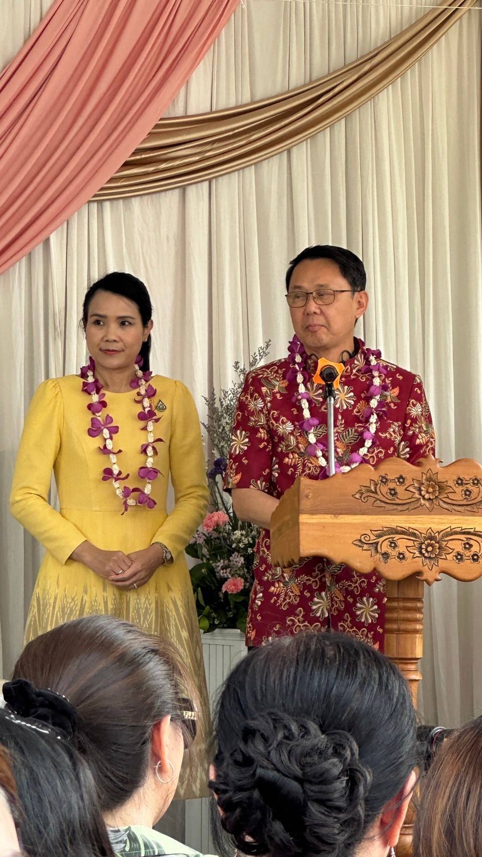 พช.กาญจนบุรี ร่วมรดน้ำขอพรผู้ว่าราชการจังหวัดกาญจนบุรี และนายกเหล่ากาชาดจังหวัดกาญจนบุรี เนื่องในประเพณีวันสงกรานต์ประจำปี 2567