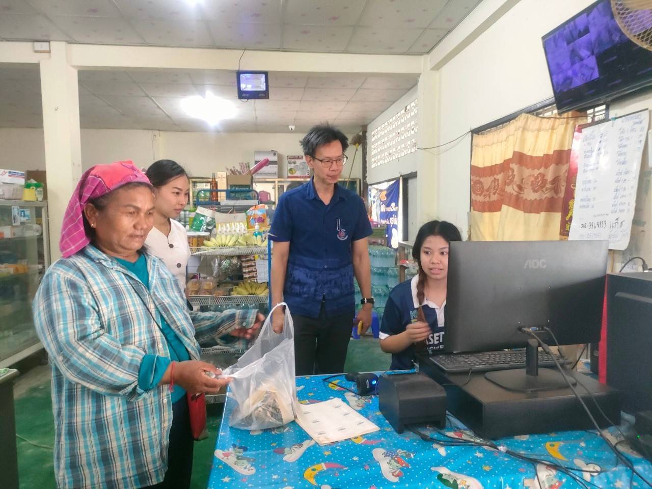 พช. กาญจนบุรี รับการติดตามสนับสนุนเชิงวิชาการการดำเนินงานศูนย์สาธิตการตลาด ในพื้นที่จังหวัดกาญจนบุรี