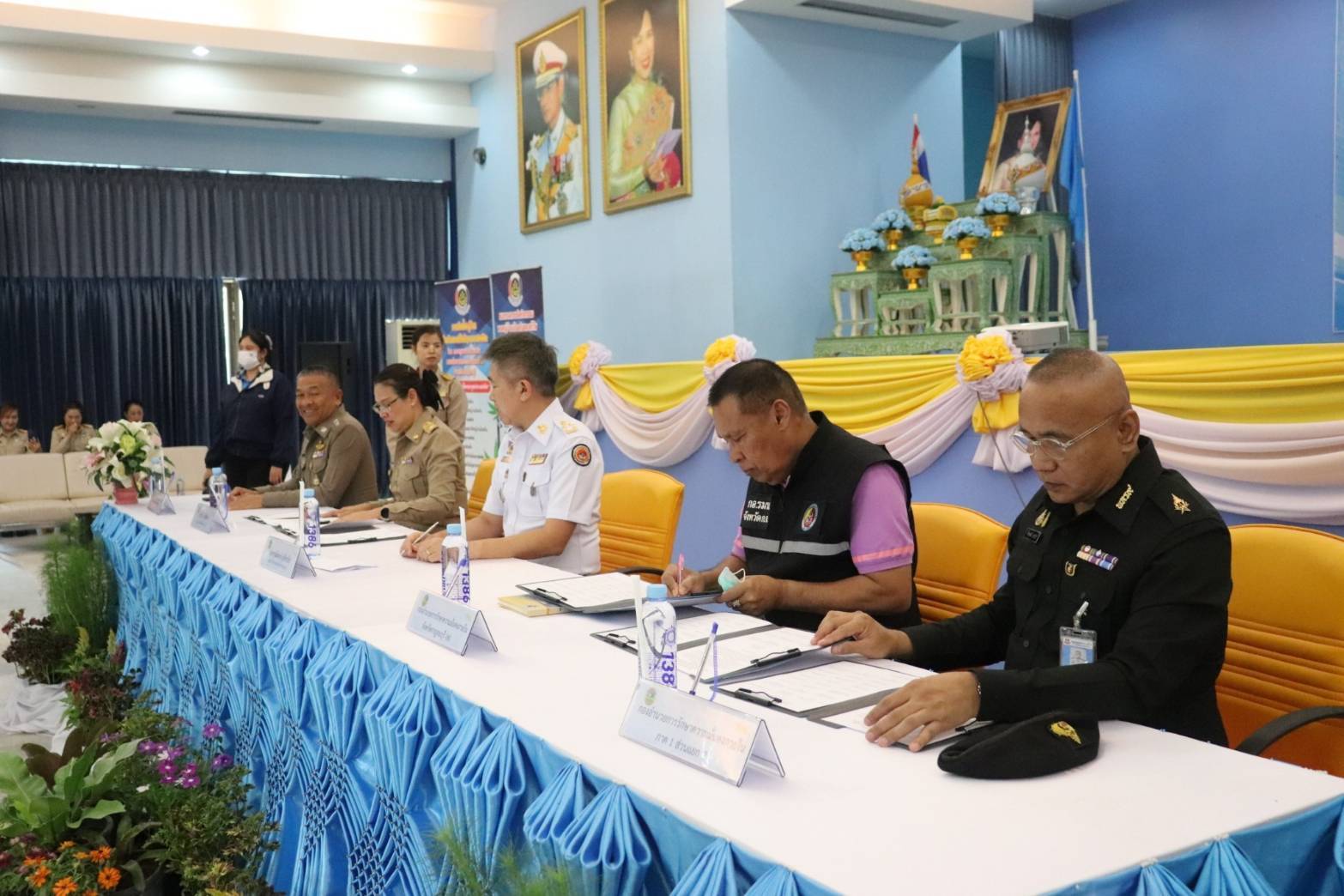 จังหวัดกาญจนบุรี ประกาศวาระจังหวัดกาญจนบุรี มาตรการป้องกันและแก้ไขปัญหายาเสพติด ตามนโยบายรัฐบาล กิจกรรม kick off หมู่บ้านป้องกันและแก้ไขปัญหายาเสพติด ด้วยกระบวนการกองทุนแม่ของแผ่นดิน ระดับจังหวัด
