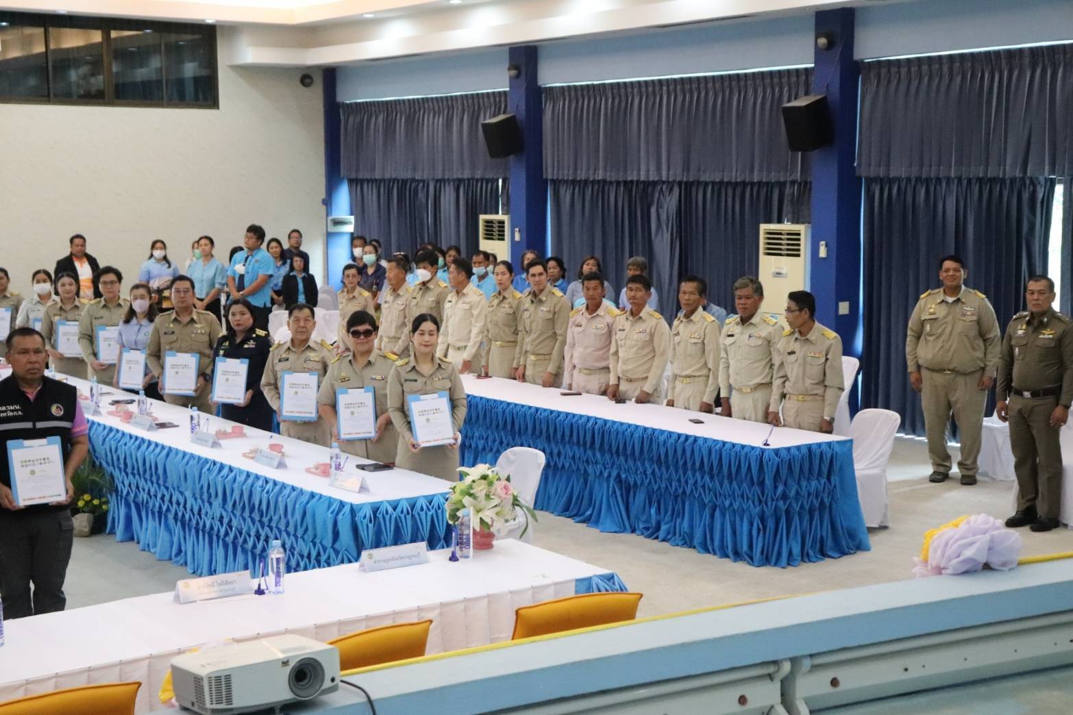 จังหวัดกาญจนบุรี ประกาศวาระจังหวัดกาญจนบุรี มาตรการป้องกันและแก้ไขปัญหายาเสพติด ตามนโยบายรัฐบาล กิจกรรม kick off หมู่บ้านป้องกันและแก้ไขปัญหายาเสพติด ด้วยกระบวนการกองทุนแม่ของแผ่นดิน ระดับจังหวัด