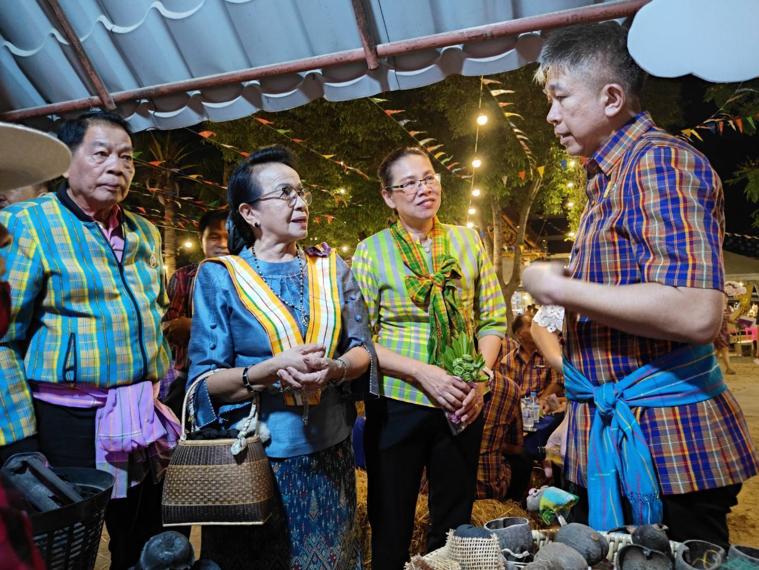 พช.กาญจนบุรี เปิดโครงการส่งเสริมการท่องเที่ยวชุมชน ภายใต้กิจกรรมส่งเสริมการเรียนรู้ที่นักท่องเที่ยวลงมือปฎิบัติ (D-HOPE) ของหมู่บ้านท่องเที่ยวนวัตวิถีบ้านหนองขาว (ลัดเลาะชุมชน เยี่ยมยลวัฒนธรรม เรียนรู้วิถีชีวิตด้วยความสุขใจ)