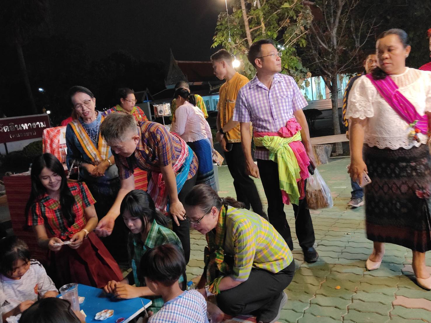 พช.กาญจนบุรี เปิดโครงการส่งเสริมการท่องเที่ยวชุมชน ภายใต้กิจกรรมส่งเสริมการเรียนรู้ที่นักท่องเที่ยวลงมือปฎิบัติ (D-HOPE) ของหมู่บ้านท่องเที่ยวนวัตวิถีบ้านหนองขาว (ลัดเลาะชุมชน เยี่ยมยลวัฒนธรรม เรียนรู้วิถีชีวิตด้วยความสุขใจ)