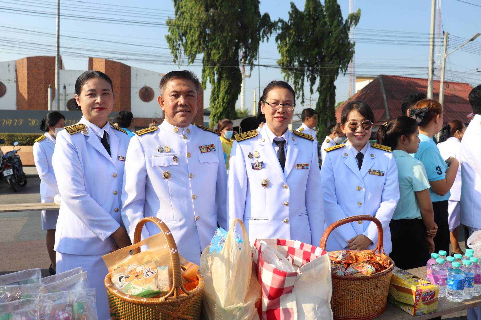พัฒนาการจังหวัดกาญจนบุรี นำข้าราชการสำนักงานพัฒนาชุมชนร่วมพิธีเจริญพระพุทธมนต์และพิธีทำบุญตักบาตรถวายพระราชกุศล เนื่องในวันคล้ายวันประสูติ สมเด็จพระเจ้าลูกยาเธอ เจ้าฟ้าทีปังกรรัศมีโชติ มหาวชิโรตตมางกูร สิริวิบูลยราชกุมาร