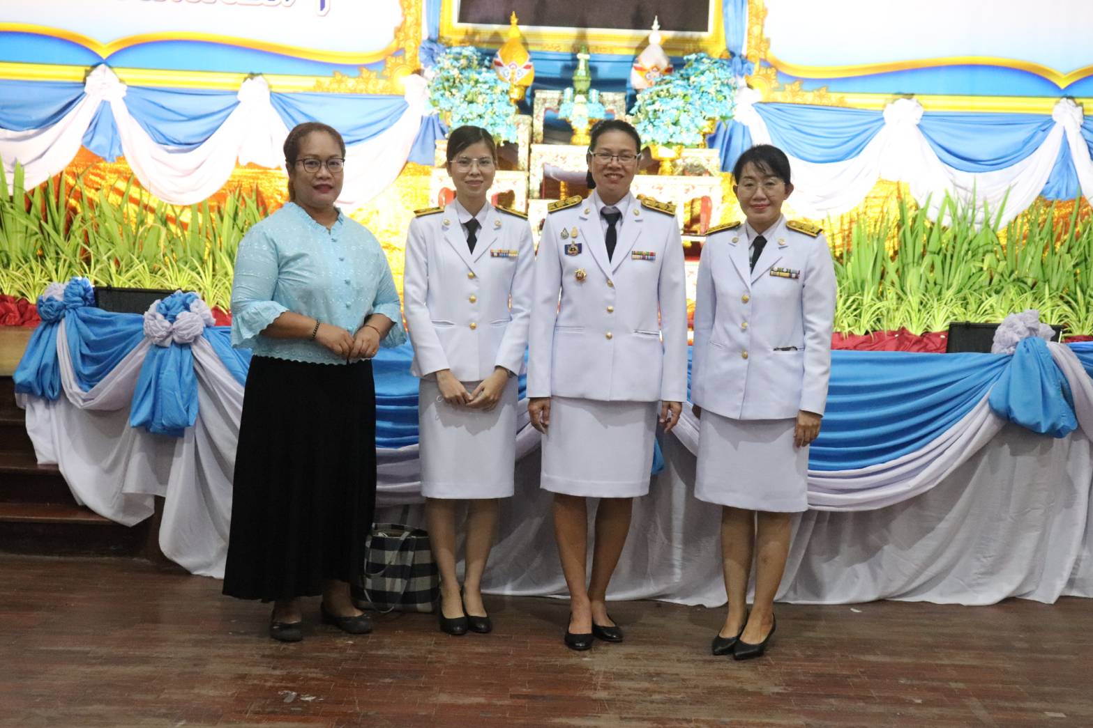 พัฒนาการจังหวัดกาญจนบุรี นำข้าราชการสำนักงานพัฒนาชุมชนร่วมพิธีเจริญพระพุทธมนต์และพิธีทำบุญตักบาตรถวายพระราชกุศล เนื่องในวันคล้ายวันประสูติ สมเด็จพระเจ้าลูกยาเธอ เจ้าฟ้าทีปังกรรัศมีโชติ มหาวชิโรตตมางกูร สิริวิบูลยราชกุมาร