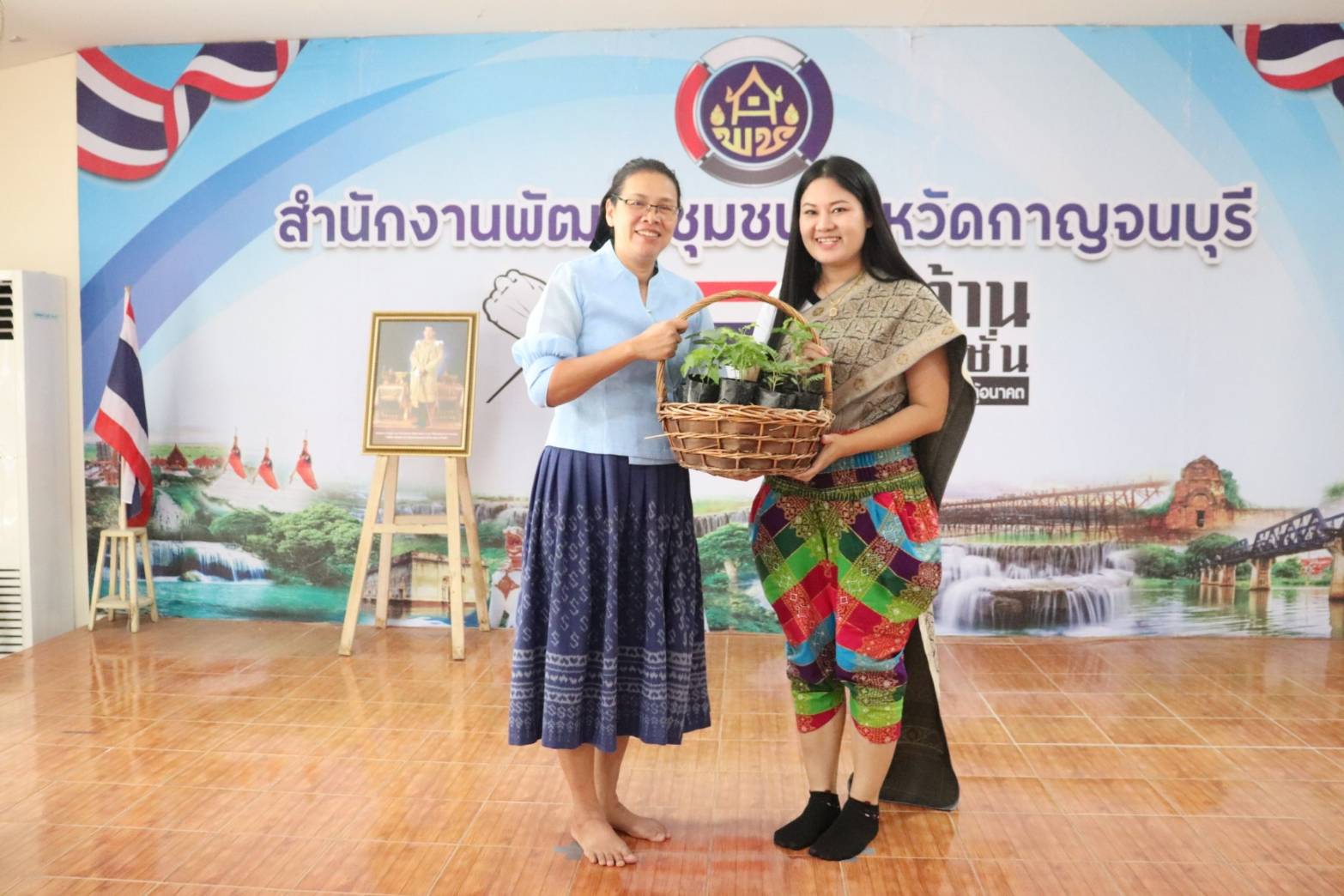 พช. กาญจนบุรี สั่งลุย ขยายผลการจัดตั้งศูนย์แบ่งปันเมล็ดพันธ์ผักระดับตำบล ในการประชุมผู้บริหารและนักวิชาการพัฒนาชุมชนสำนักงานพัฒนาชุมชนจังหวัดกาญจนบุรี ครั้งที่ 4/2567