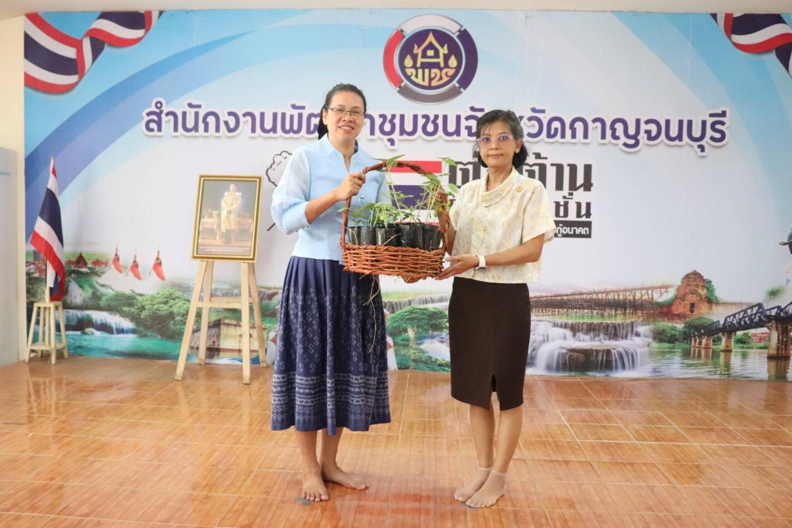 พช. กาญจนบุรี สั่งลุย ขยายผลการจัดตั้งศูนย์แบ่งปันเมล็ดพันธ์ผักระดับตำบล ในการประชุมผู้บริหารและนักวิชาการพัฒนาชุมชนสำนักงานพัฒนาชุมชนจังหวัดกาญจนบุรี ครั้งที่ 4/2567