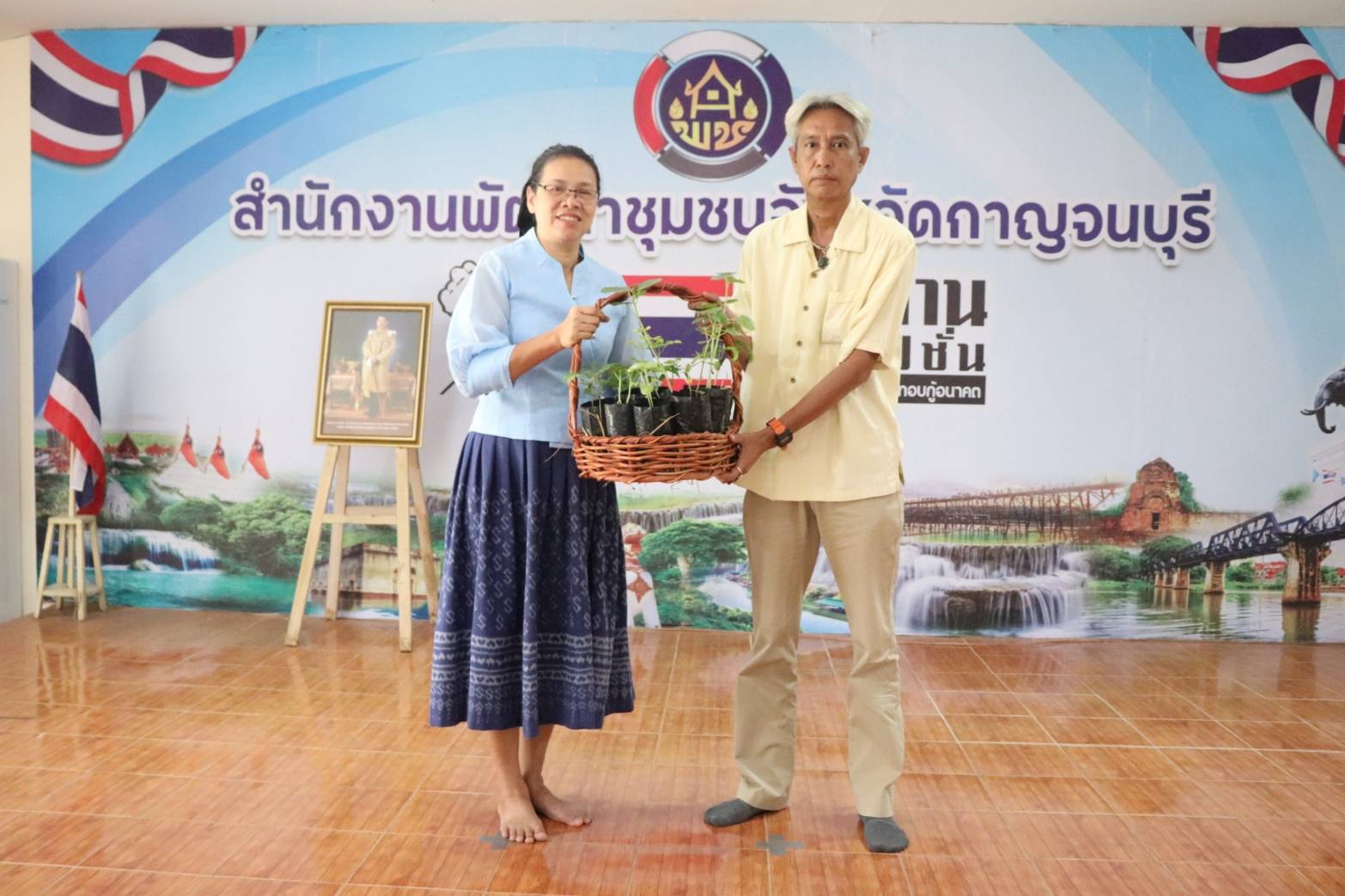 พช. กาญจนบุรี สั่งลุย ขยายผลการจัดตั้งศูนย์แบ่งปันเมล็ดพันธ์ผักระดับตำบล ในการประชุมผู้บริหารและนักวิชาการพัฒนาชุมชนสำนักงานพัฒนาชุมชนจังหวัดกาญจนบุรี ครั้งที่ 4/2567