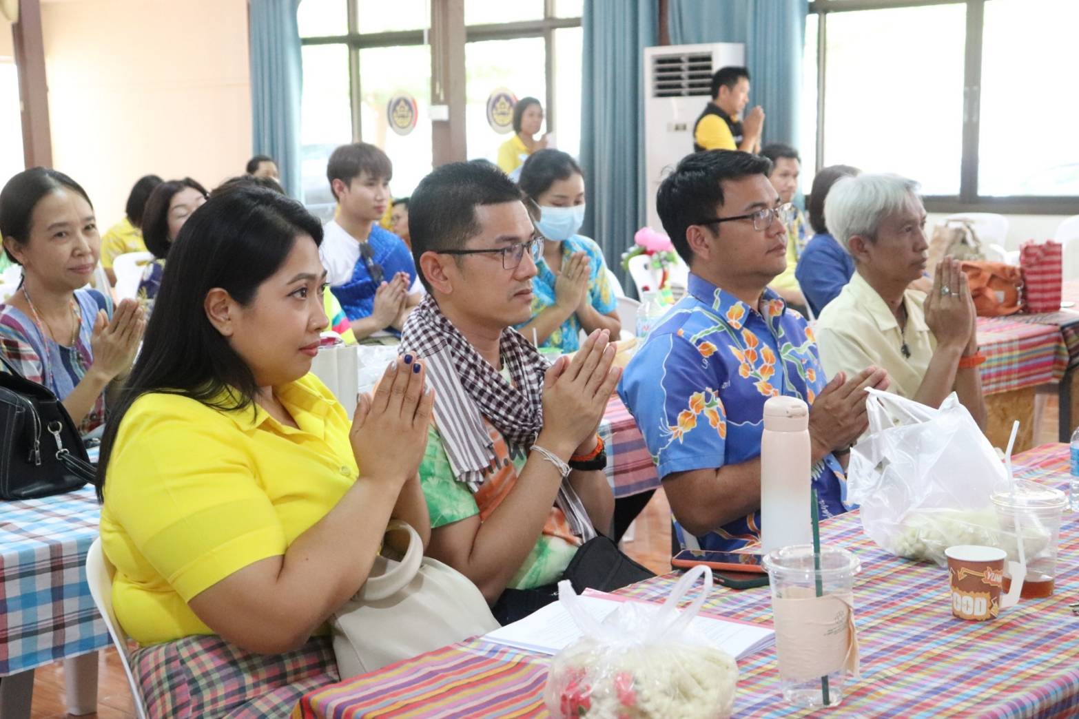 พช.กาญจนบุรี จัดกิจกรรมรดน้ำดำหัว ขอพรข้าราชการบำนาญ ผู้อาวุโส และพัฒนาการจังหวัด เนื่องในโอกาสเทศกาลสงกรานต์ ประจำปี 2567