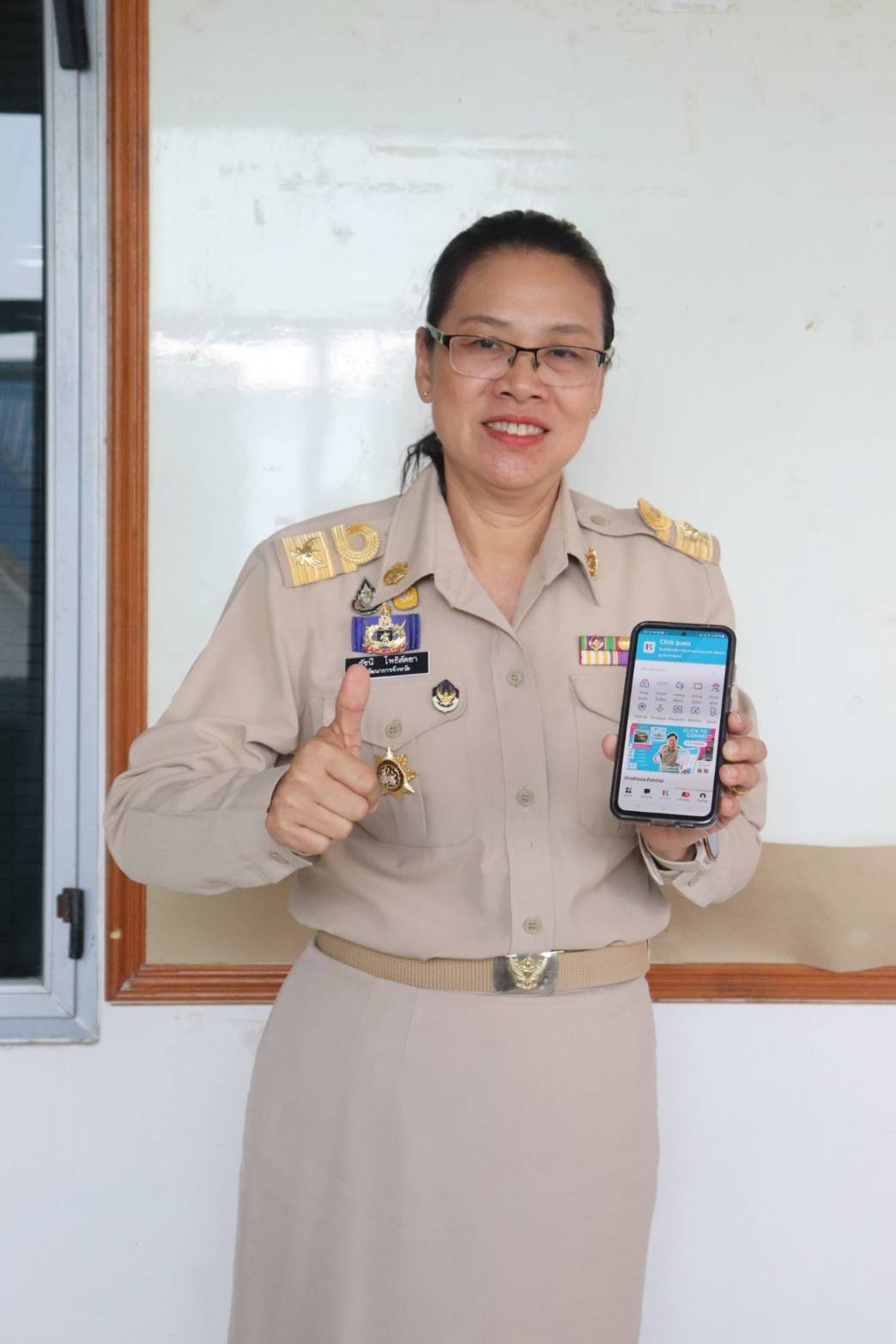พช.กาญจนบุรี เชิญชวน หัวหน้าส่วนราชการสังกัดกระทรวงมหาดไทย จังหวัดกาญจนบุรี ดาวน์โหลดใช้บริการแพลตฟอร์ม Click ชุมชน ในที่ประชุมหัวหน้าส่วนราชการ หัวหน้าหน่วยงานรัฐวิสาหกิจ สังกัดกระทรวงมหาดไทยและนายอำเภอ ประจำเดือน เมษายน