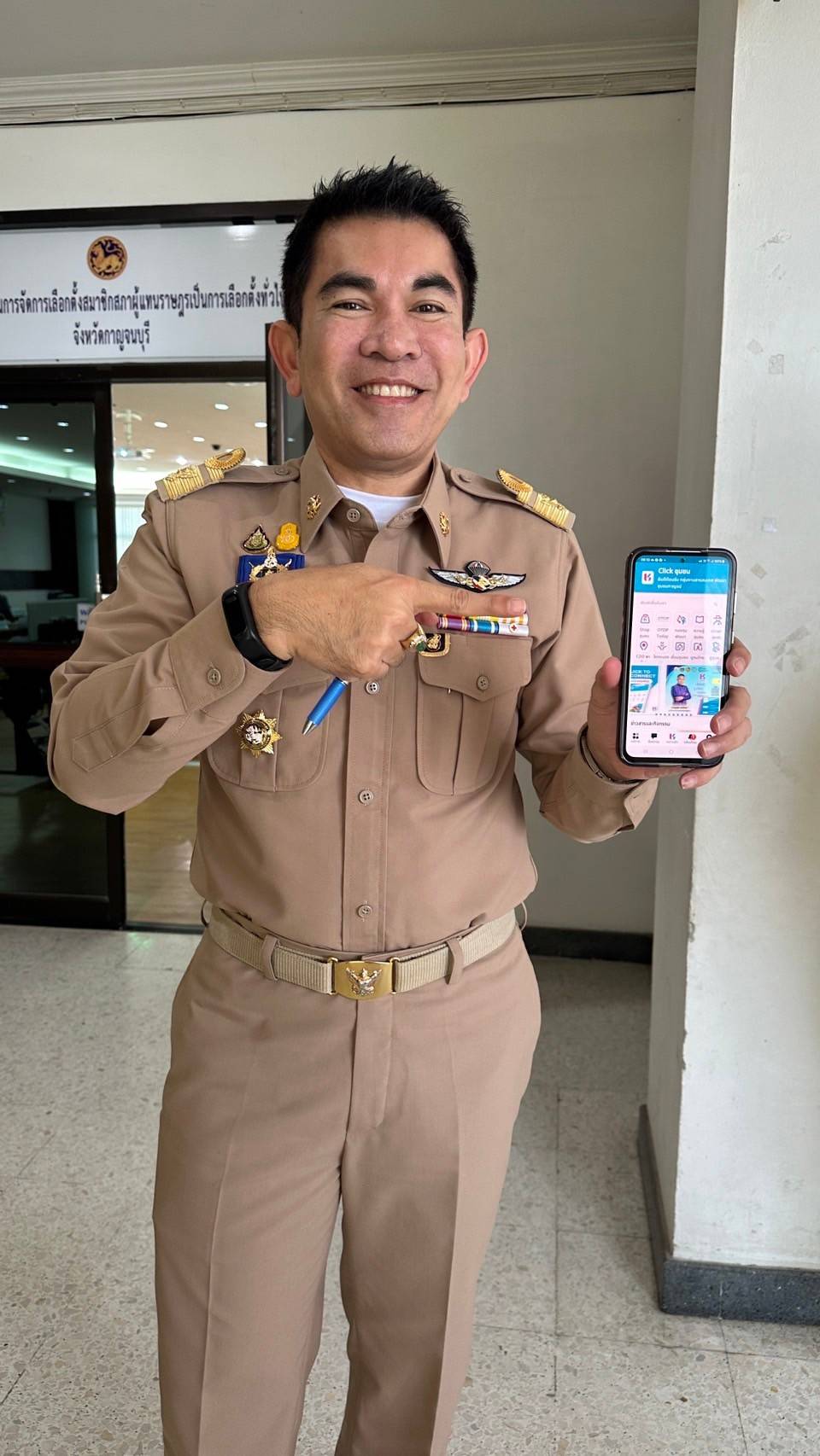 พช.กาญจนบุรี เชิญชวน หัวหน้าส่วนราชการสังกัดกระทรวงมหาดไทย จังหวัดกาญจนบุรี ดาวน์โหลดใช้บริการแพลตฟอร์ม Click ชุมชน ในที่ประชุมหัวหน้าส่วนราชการ หัวหน้าหน่วยงานรัฐวิสาหกิจ สังกัดกระทรวงมหาดไทยและนายอำเภอ ประจำเดือน เมษายน