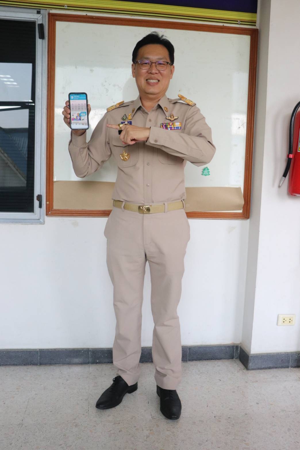 พช.กาญจนบุรี เชิญชวน หัวหน้าส่วนราชการสังกัดกระทรวงมหาดไทย จังหวัดกาญจนบุรี ดาวน์โหลดใช้บริการแพลตฟอร์ม Click ชุมชน ในที่ประชุมหัวหน้าส่วนราชการ หัวหน้าหน่วยงานรัฐวิสาหกิจ สังกัดกระทรวงมหาดไทยและนายอำเภอ ประจำเดือน เมษายน