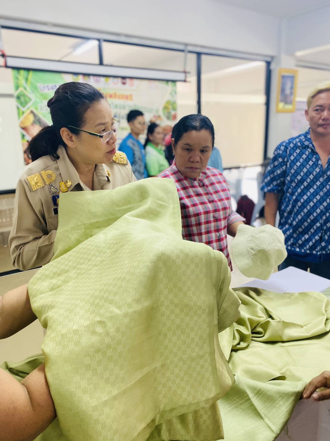 พช. กาญจนบุรี เสริมสร้างพลังสตรี สืบสาน ภูมิปัญญาผ้าไทยด้วยสีธรรมชาติ สู่เป้าหมายการพัฒนาที่ยั่งยืน (SDGs)